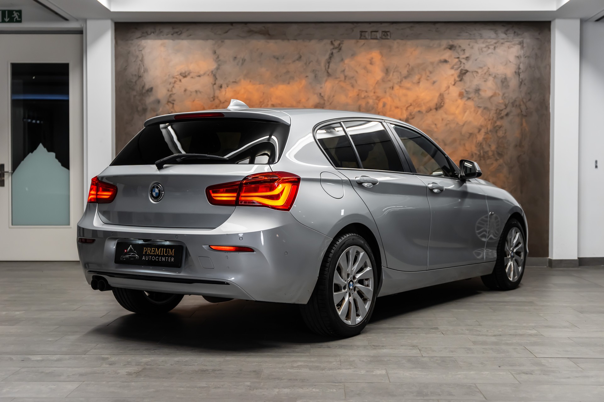 BMW 120d xDrive Sport Line Steptronic *Leder*R-Kamera*Abstandstempomat*-image-5