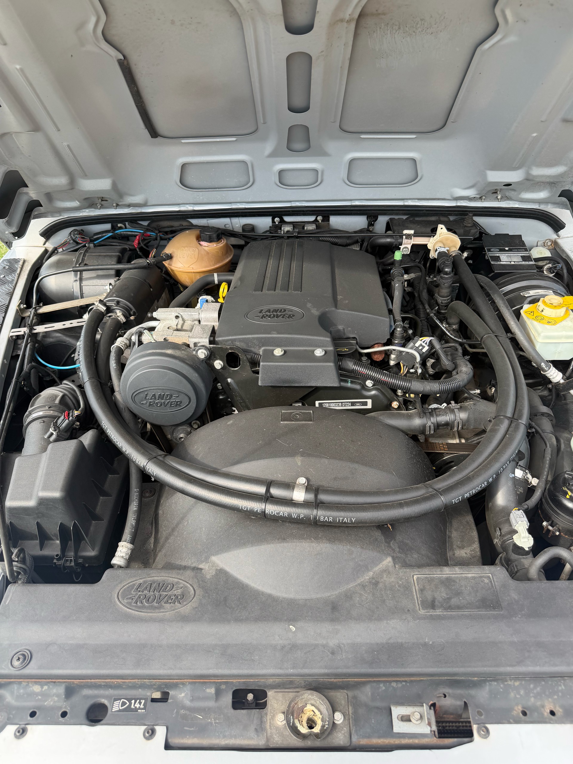 LAND ROVER Defender 90 2.2 TD4 SW-image-5