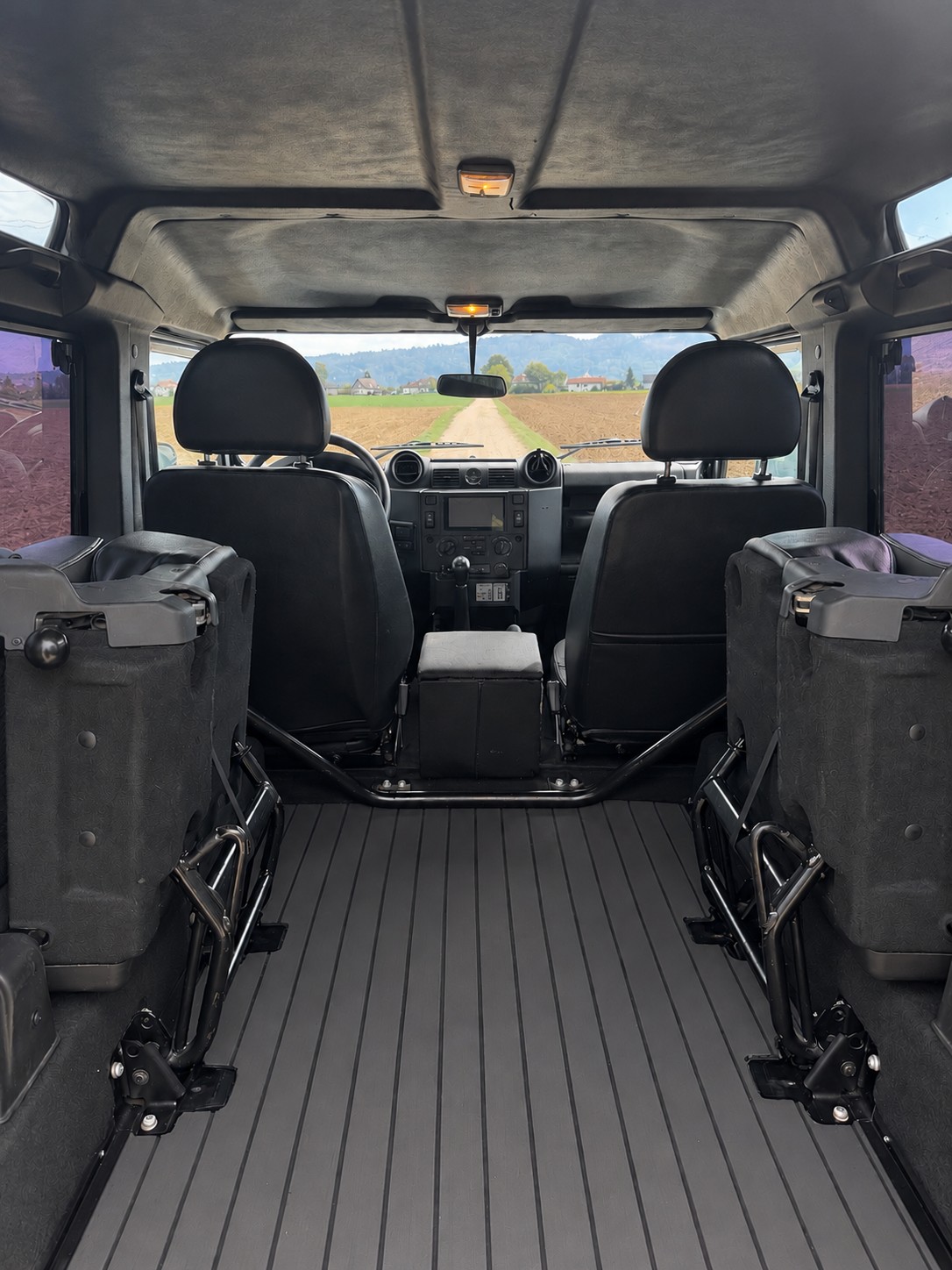 LAND ROVER Defender 90 2.2 TD4 SW-image-3