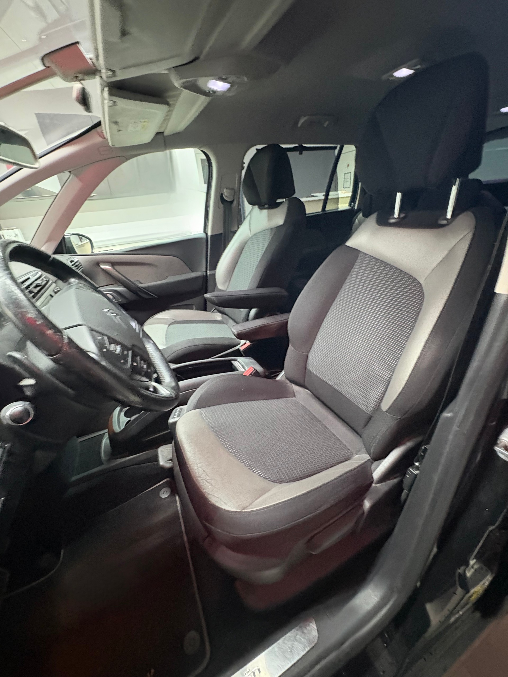 CITROEN Grand C4 Picasso 1.6i 16V e-THP Exclusive-image-9
