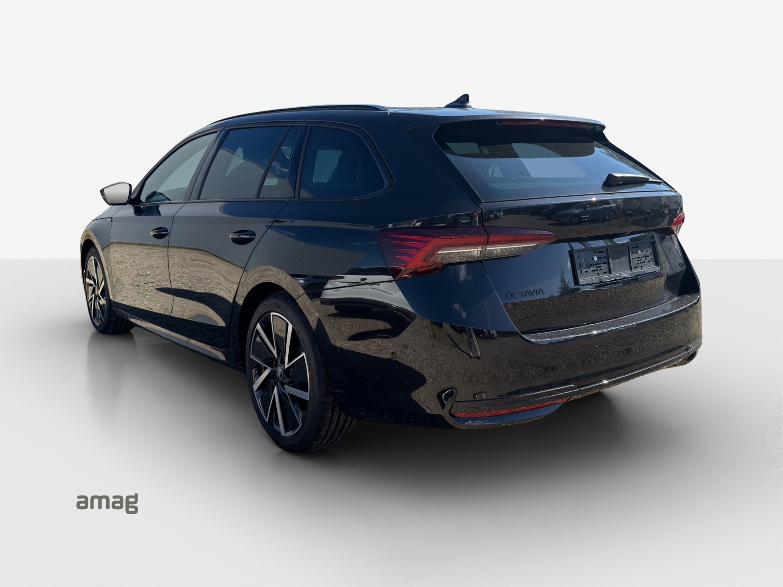 SKODA Octavia Combi 2.0 TSI DSG Sport Line 4x4-image-2