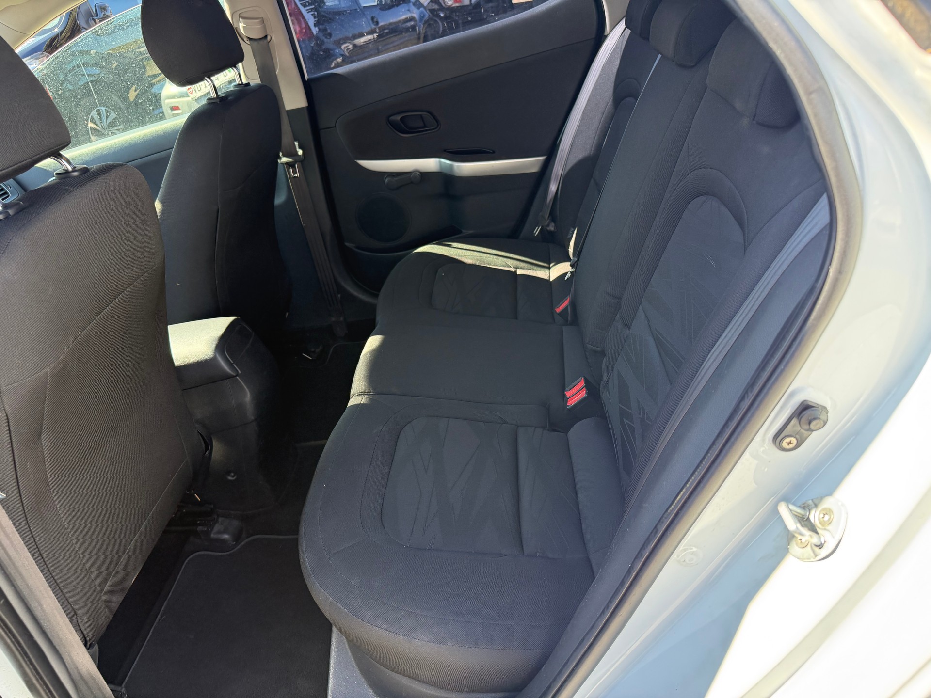 KIA Cee'd 1.4 16V _seven-image-13
