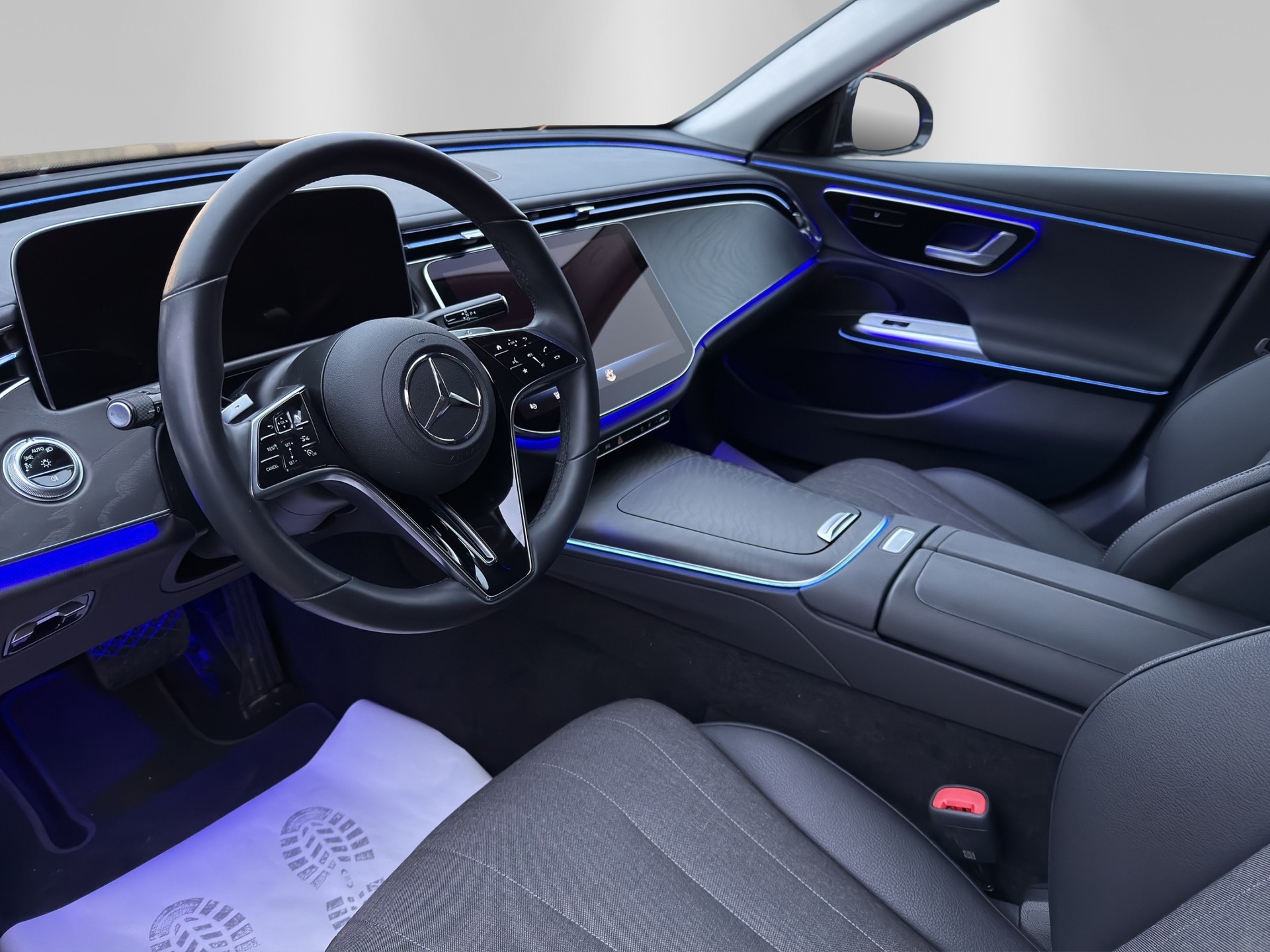 MERCEDES-BENZ E 300 e 4Matic 9G-Tronic-image-7