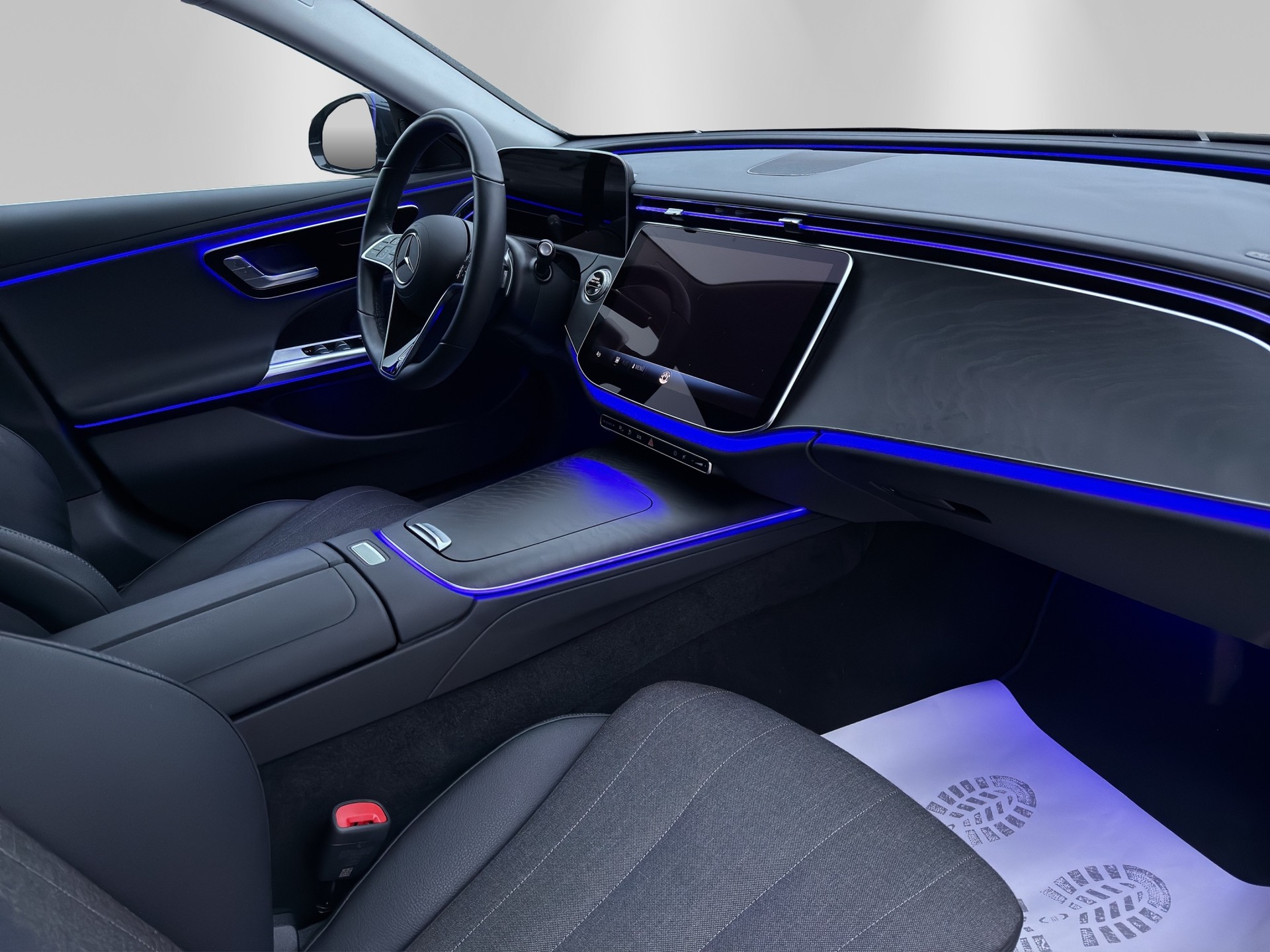 MERCEDES-BENZ E 300 e 4Matic 9G-Tronic-image-12