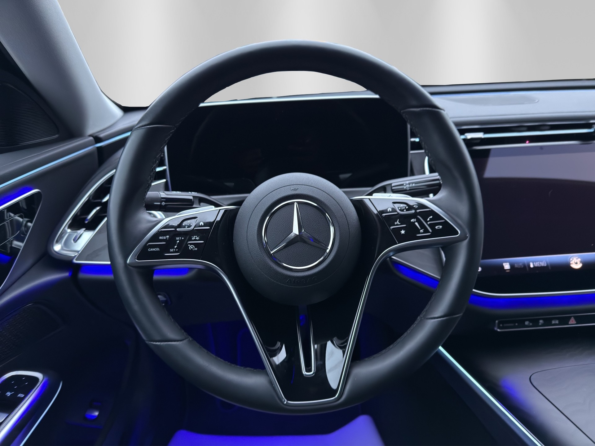 MERCEDES-BENZ E 300 e 4Matic 9G-Tronic-image-9