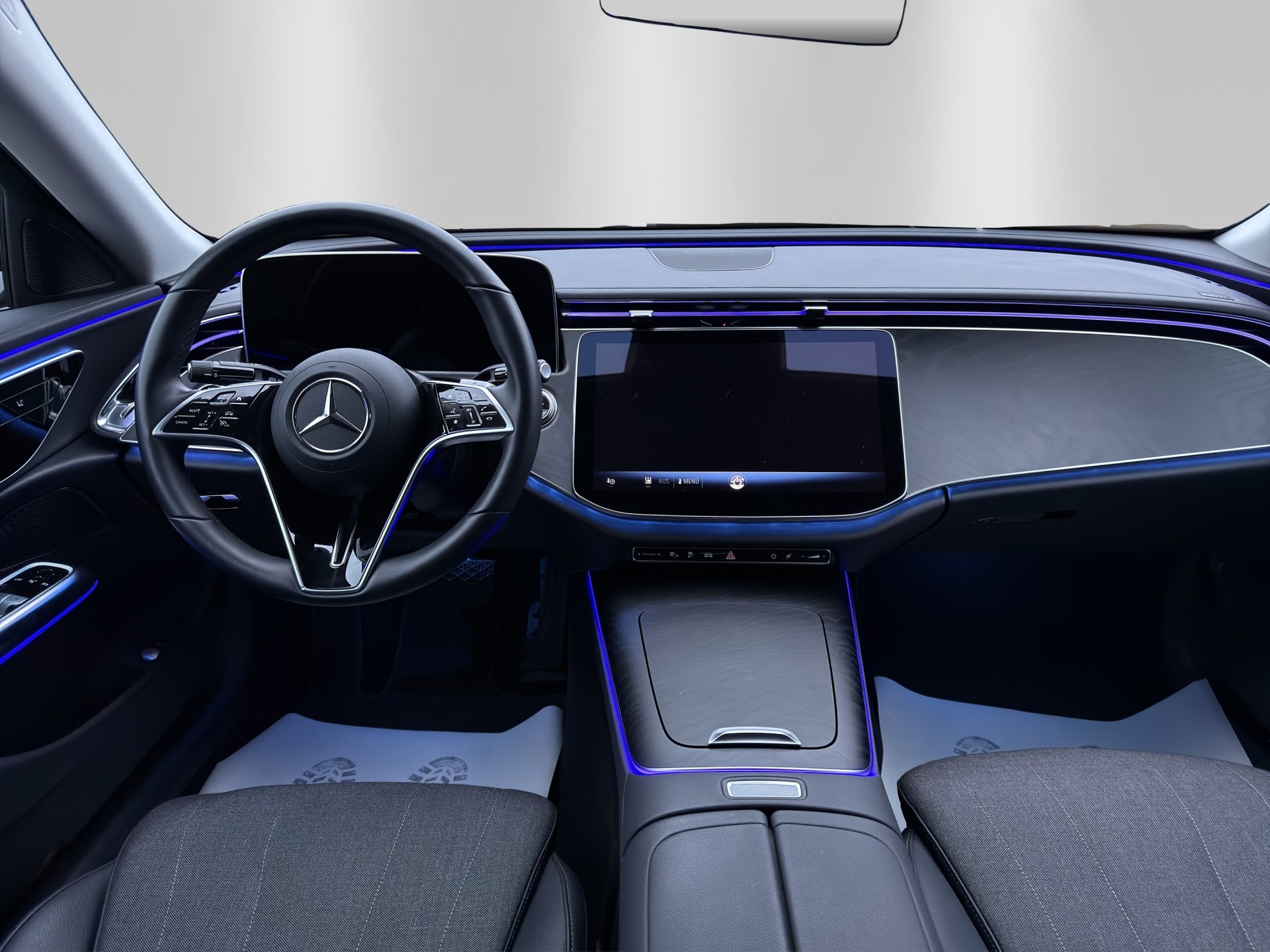 MERCEDES-BENZ E 300 e 4Matic 9G-Tronic-image-8