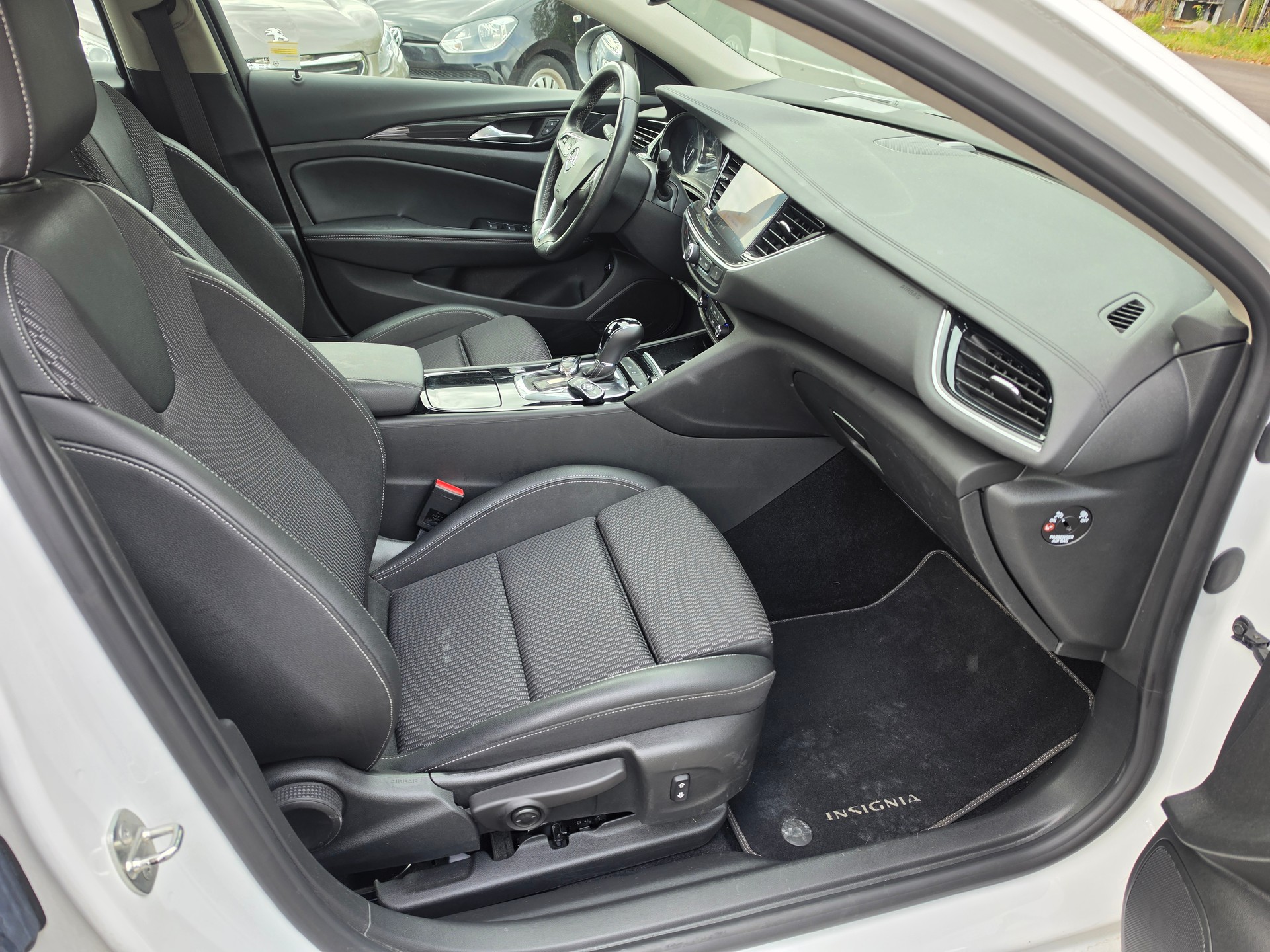 OPEL Insignia 2.0 CDTI Sports Tourer Elegance Automatic-image-10