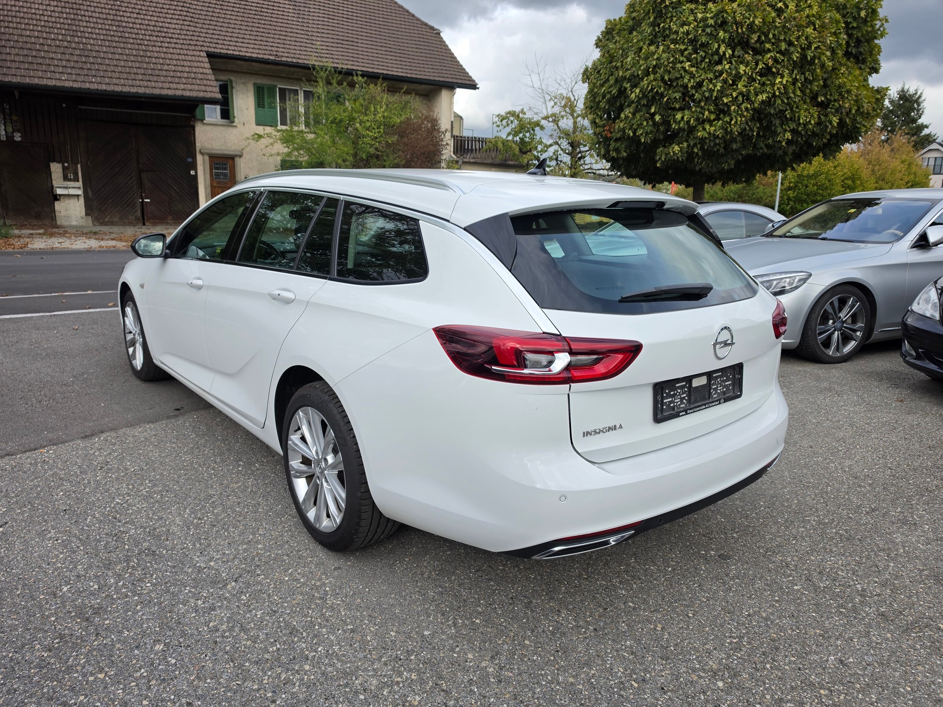 OPEL Insignia 2.0 CDTI Sports Tourer Elegance Automatic-image-2