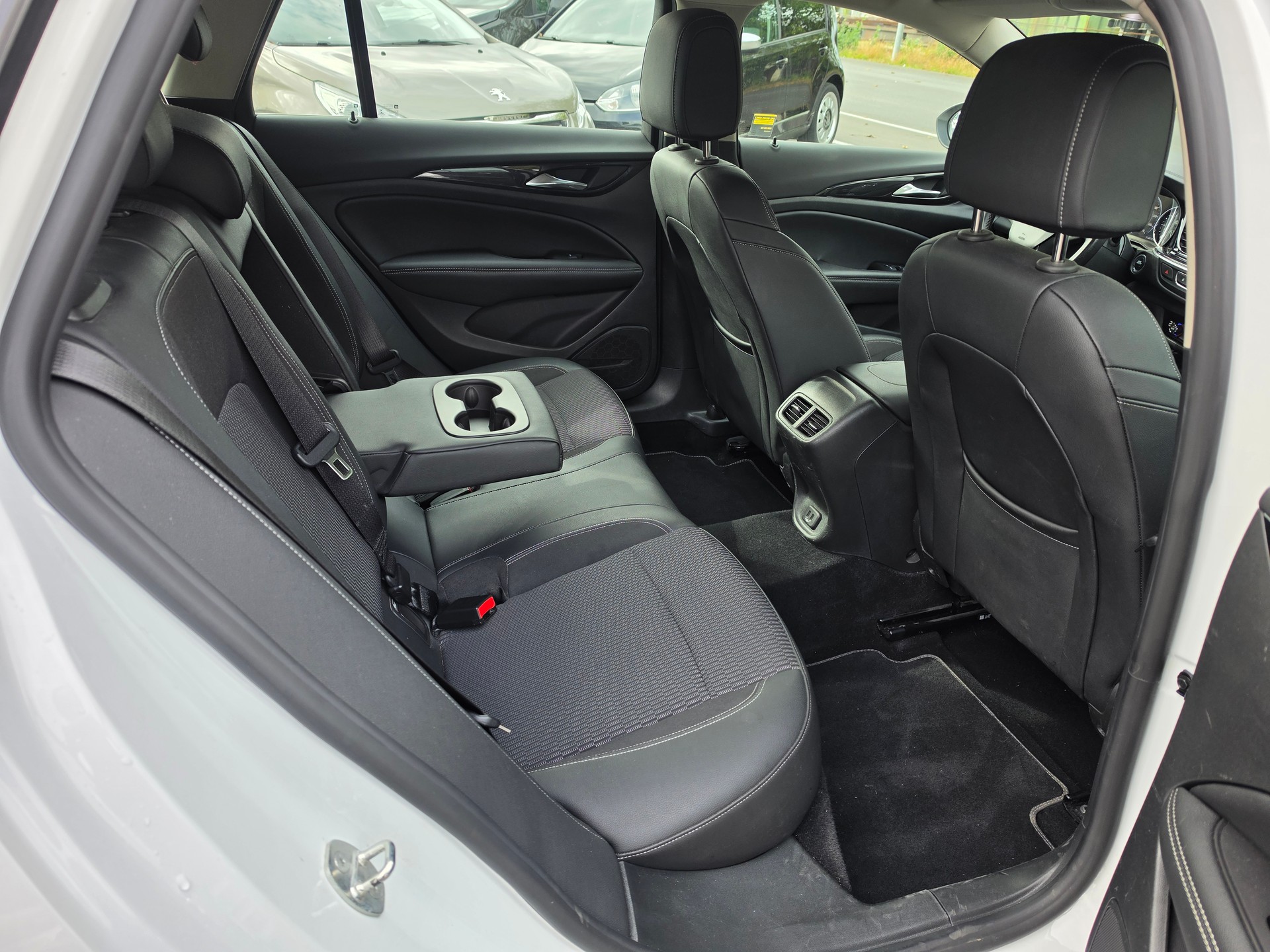 OPEL Insignia 2.0 CDTI Sports Tourer Elegance Automatic-image-11