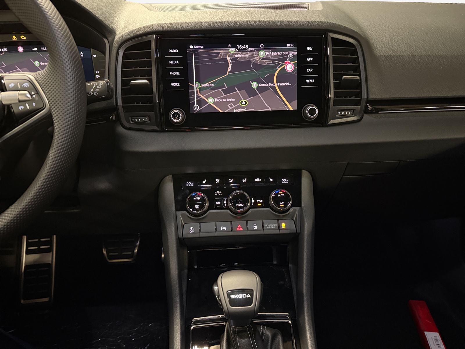 SKODA Karoq 1.5 TSI SportLine DSG-image-10