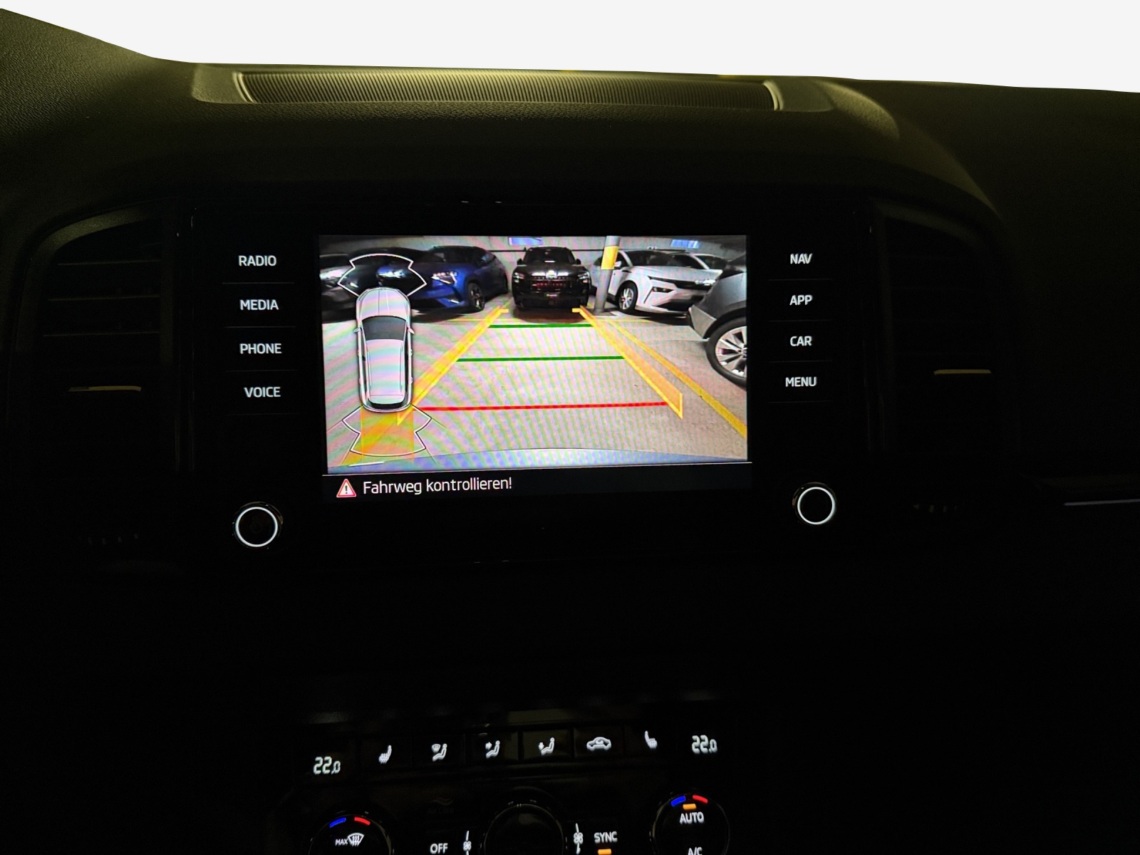 SKODA Karoq 1.5 TSI SportLine DSG-image-15