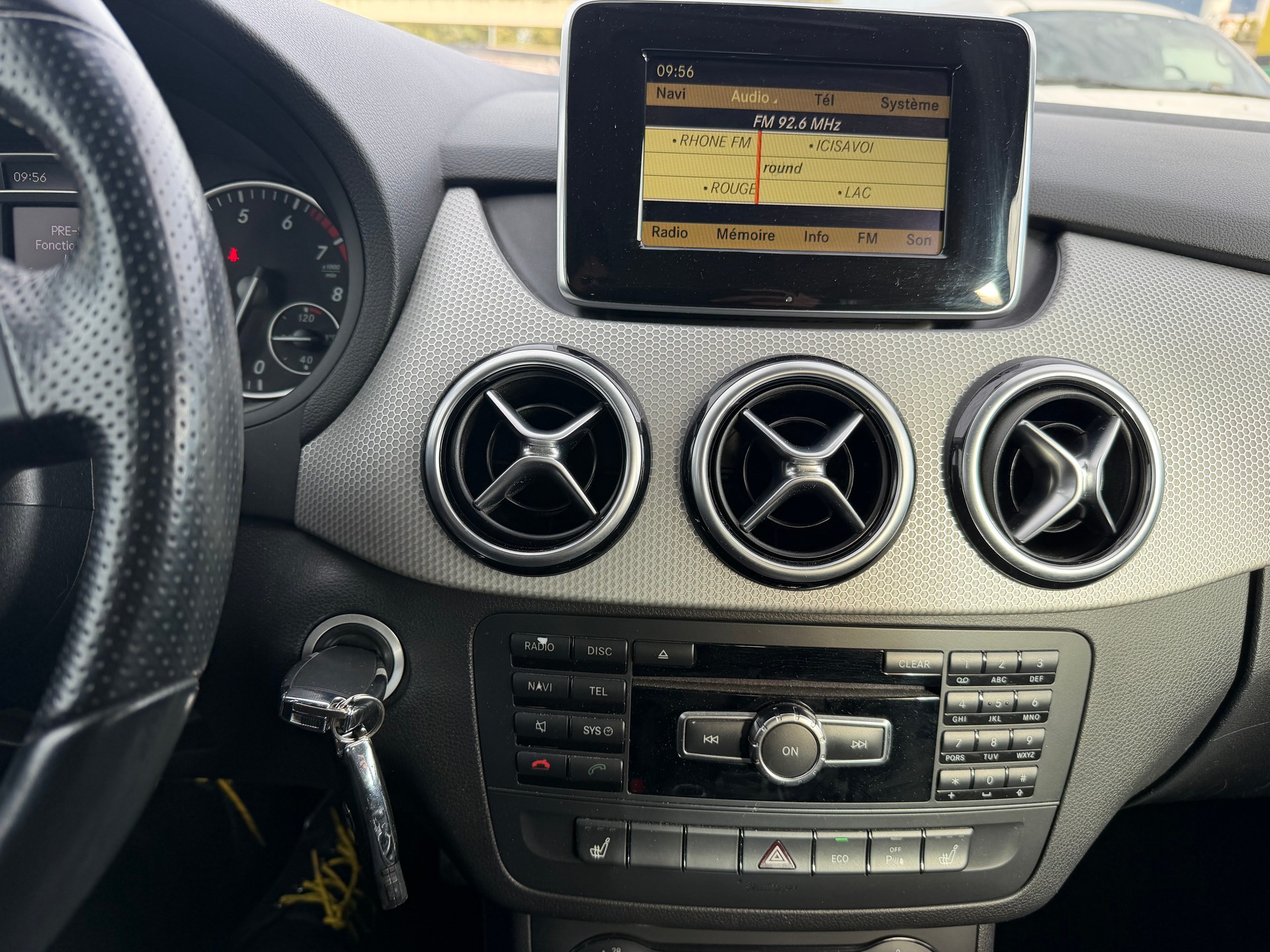 MERCEDES-BENZ B 200-image-10