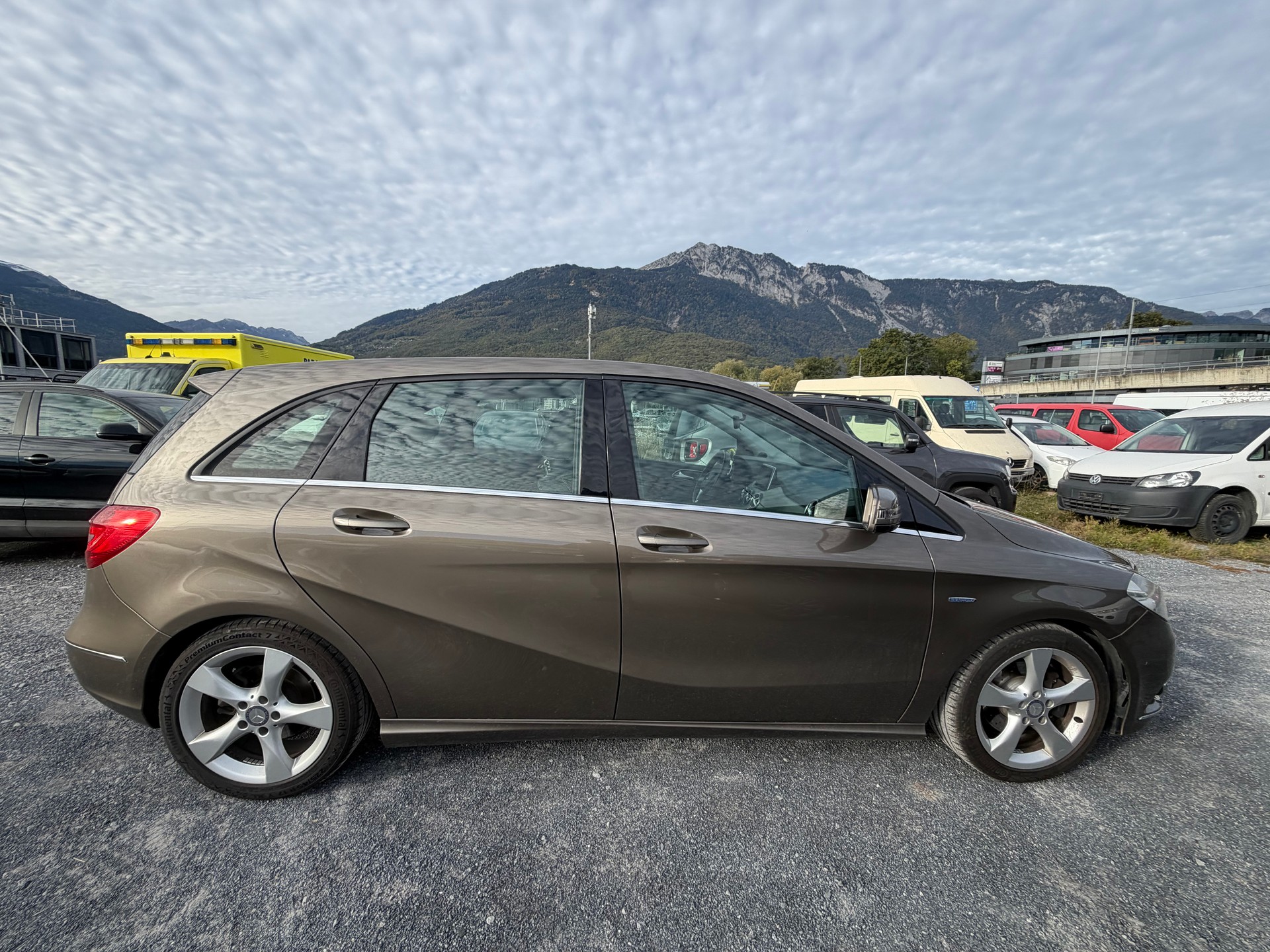 MERCEDES-BENZ B 200-image-5