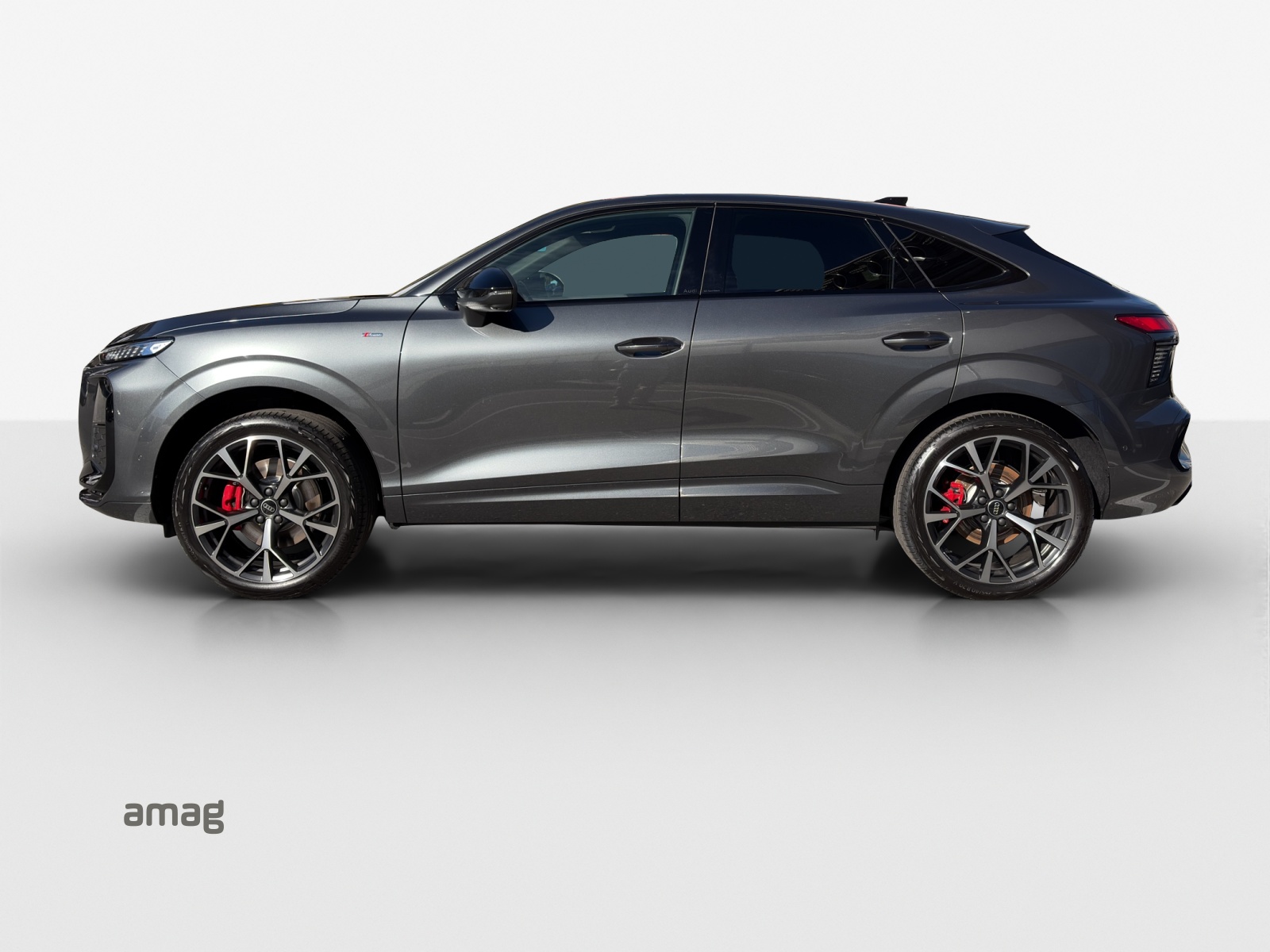 AUDI Q3 Sportback TFSI quattro 195 kW S tronic-showroom-element-1