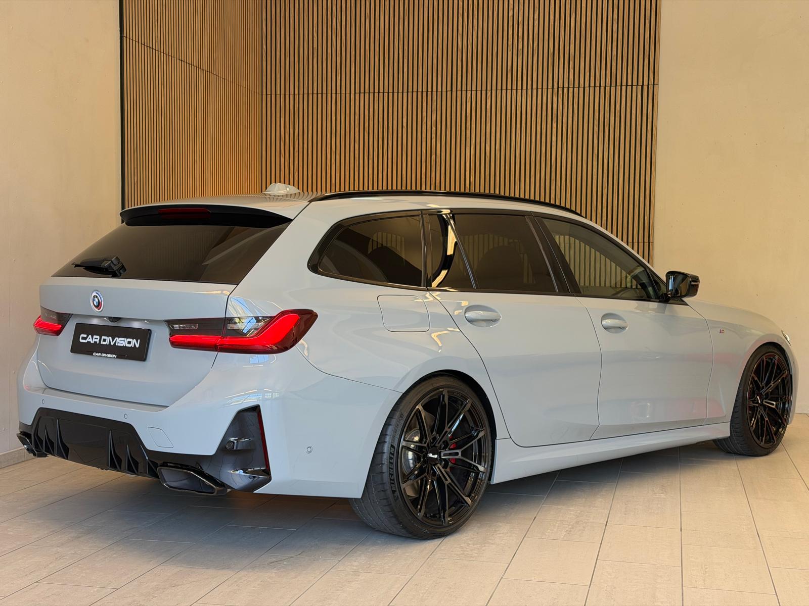 BMW M340i xDrive 48V Touring Steptronic M Sport Pro INDIVUDUAL-image-7