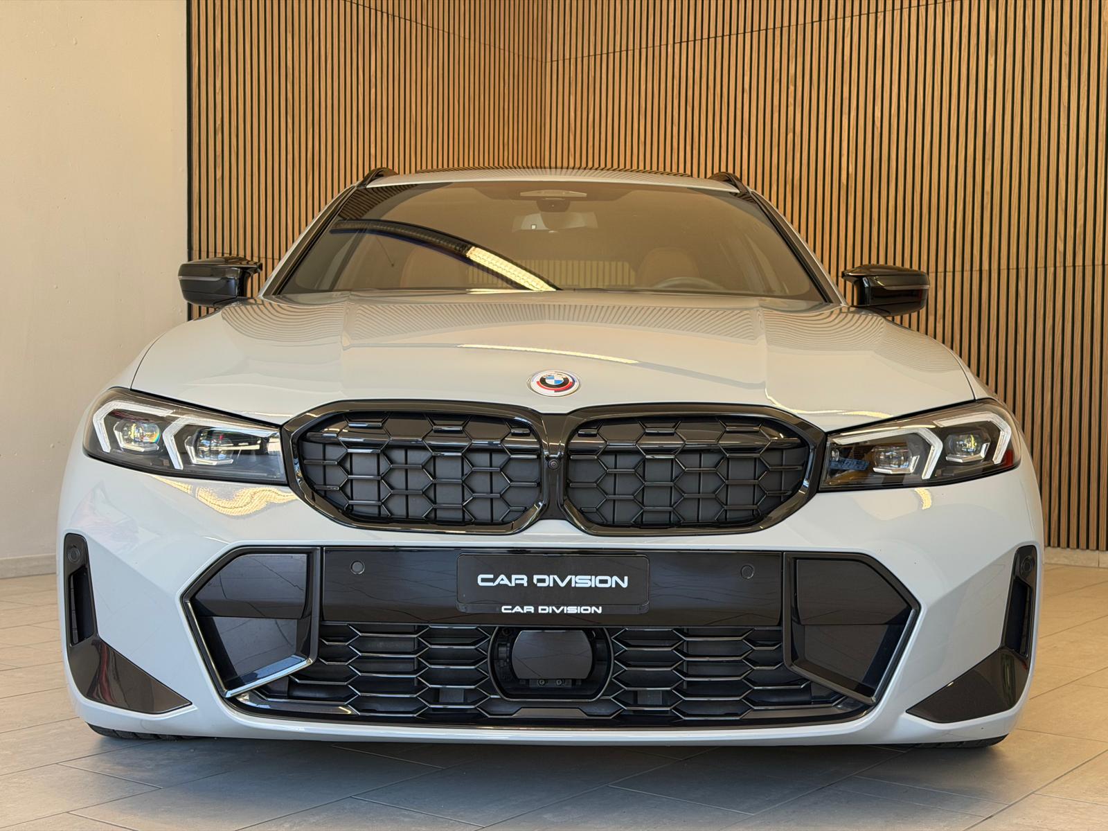 BMW M340i xDrive 48V Touring Steptronic M Sport Pro INDIVUDUAL-image-3
