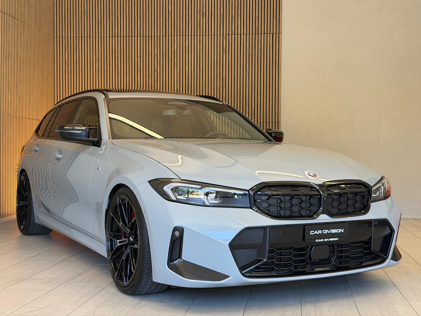 BMW M340i xDrive 48V Touring Steptronic M Sport Pro INDIVUDUAL-image-4