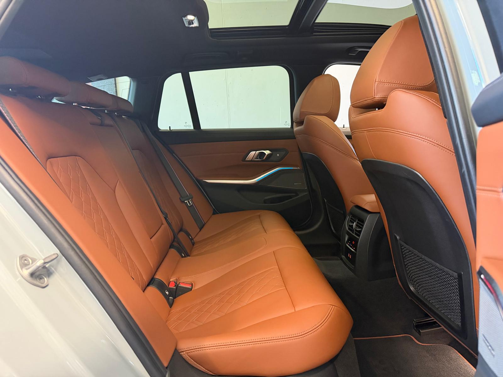 BMW M340i xDrive 48V Touring Steptronic M Sport Pro INDIVUDUAL-image-26
