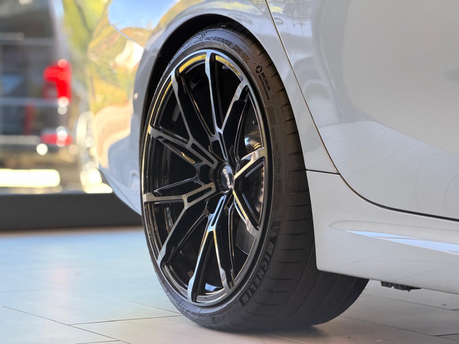 BMW M340i xDrive 48V Touring Steptronic M Sport Pro INDIVUDUAL-image-9