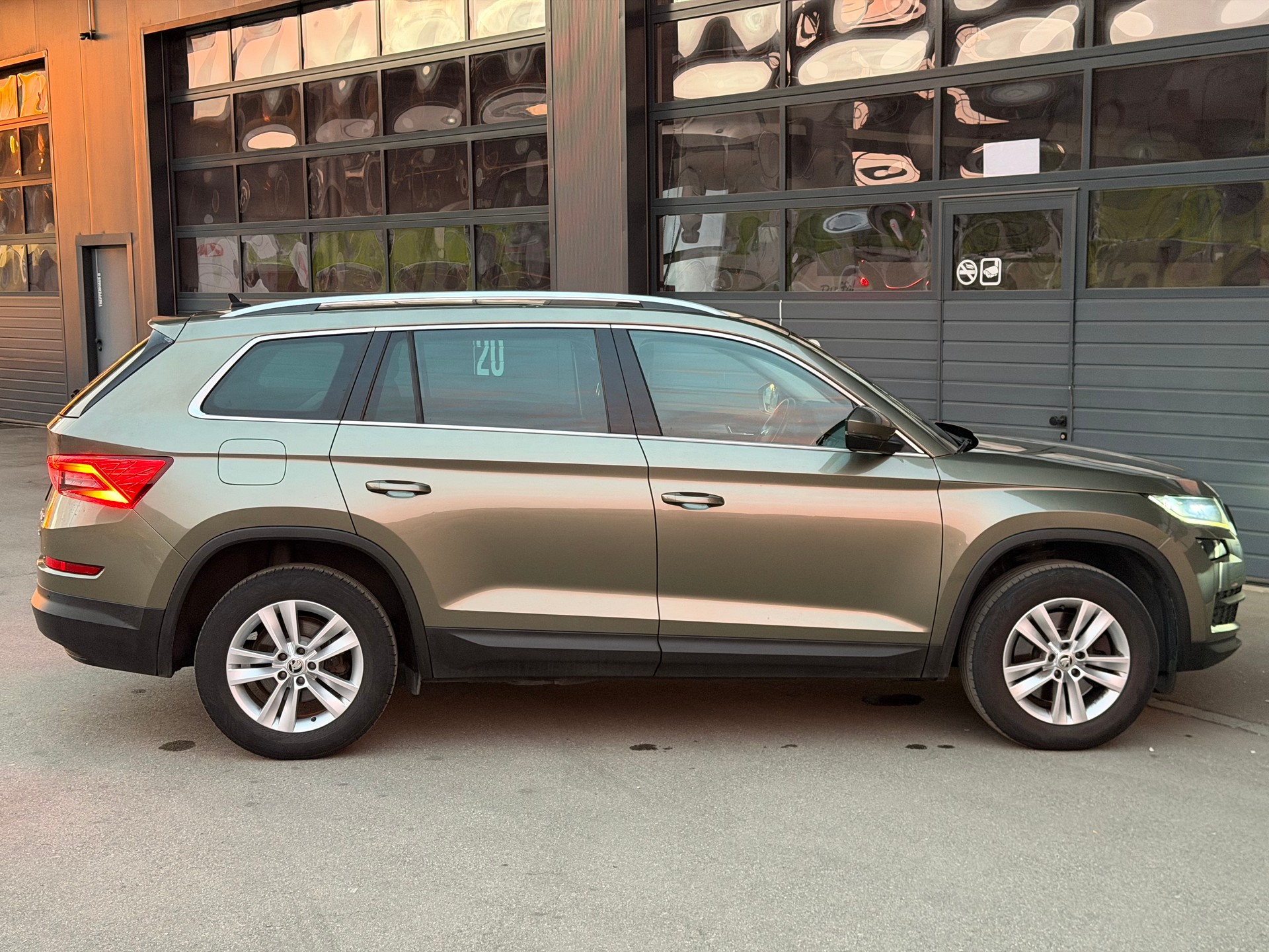 SKODA Kodiaq 2.0 TSI Ambition DSG 4x4 | 7 Plätzer-image-6