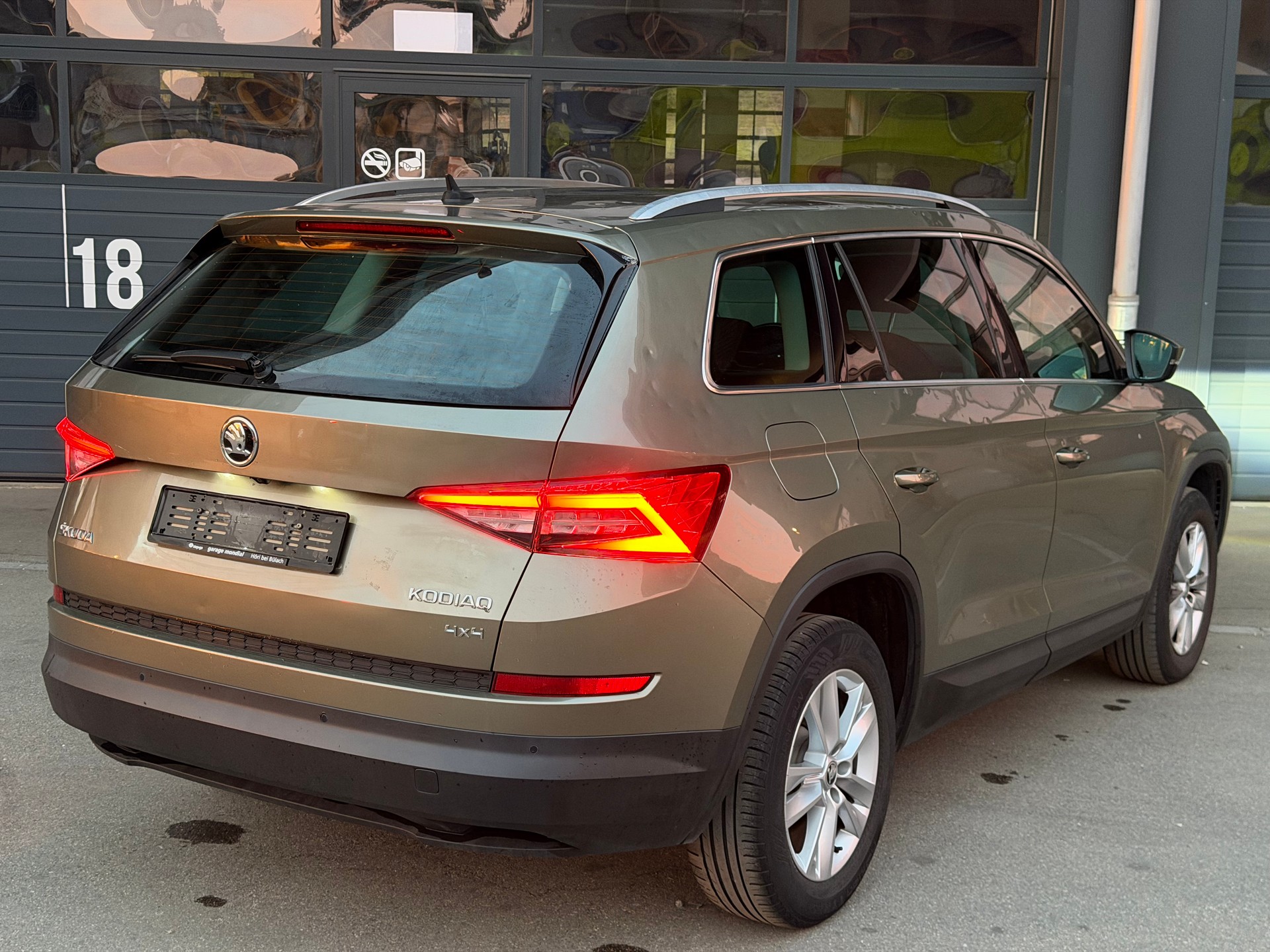 SKODA Kodiaq 2.0 TSI Ambition DSG 4x4 | 7 Plätzer-image-4