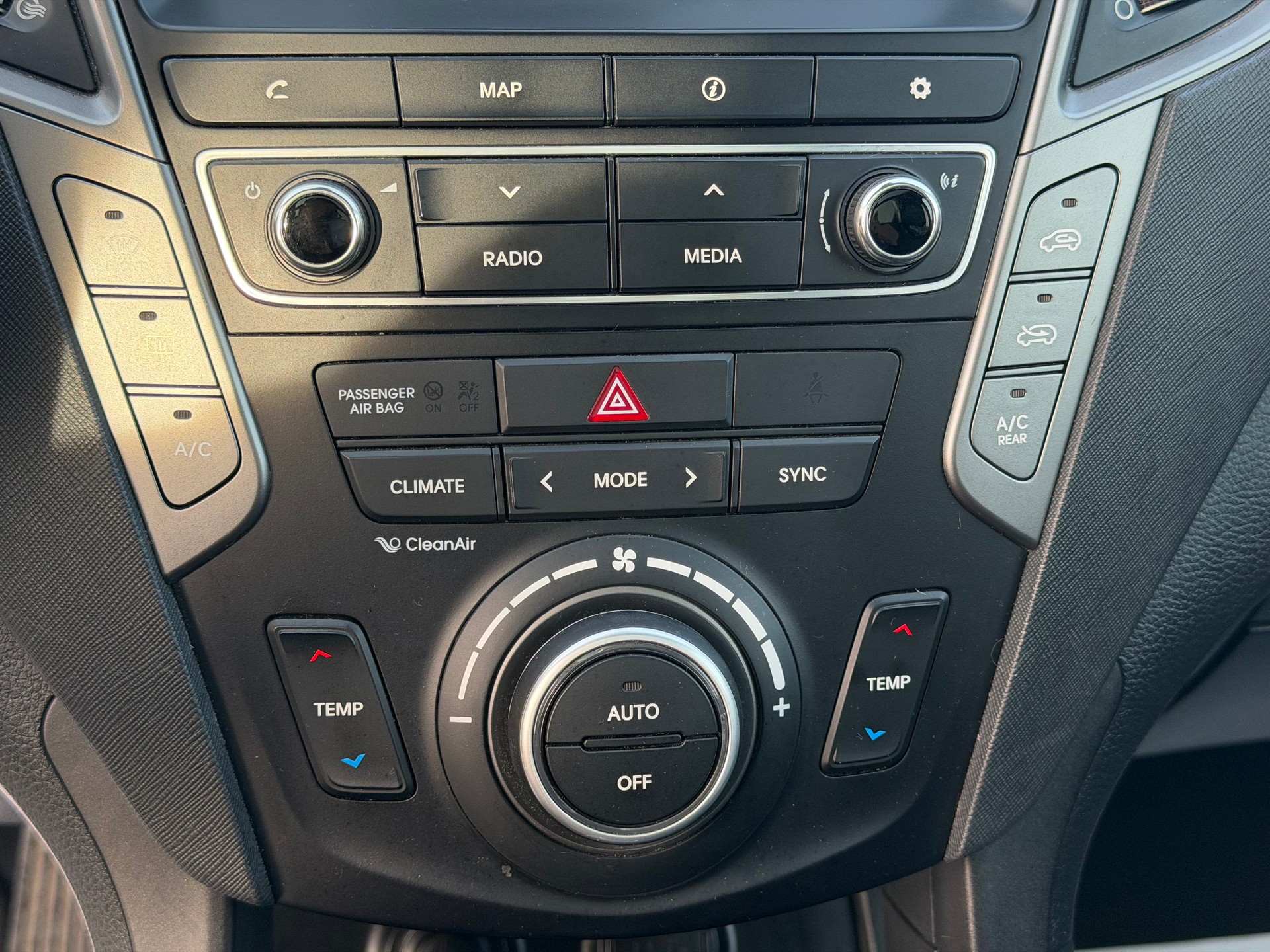 HYUNDAI Santa Fe 2.2 CRDI Amplia 4WD Automatic | Frisch MFK | CH-Auto | 7-Plätzer-image-18