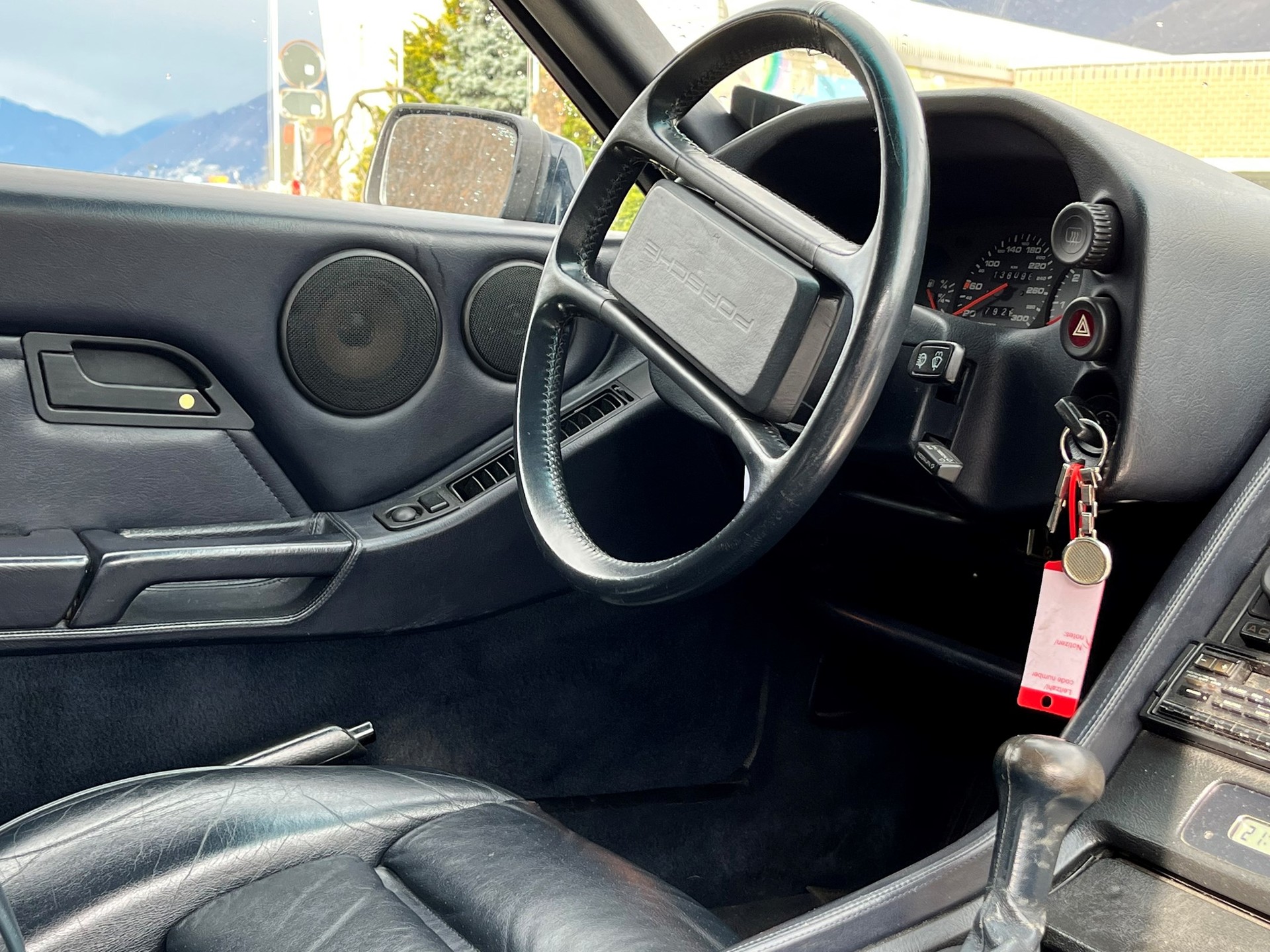PORSCHE 928 S4-image-4