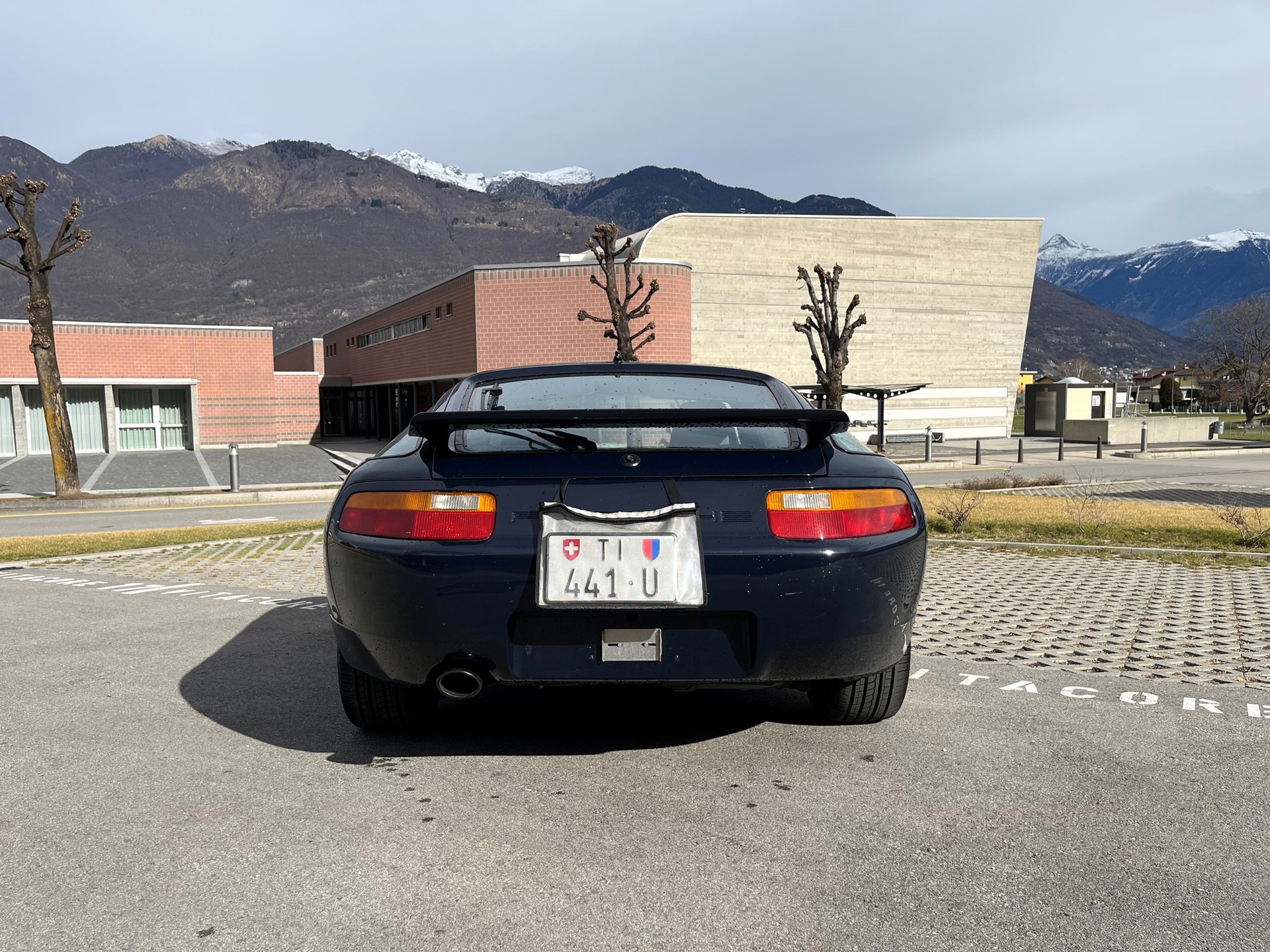 PORSCHE 928 S4-image-5