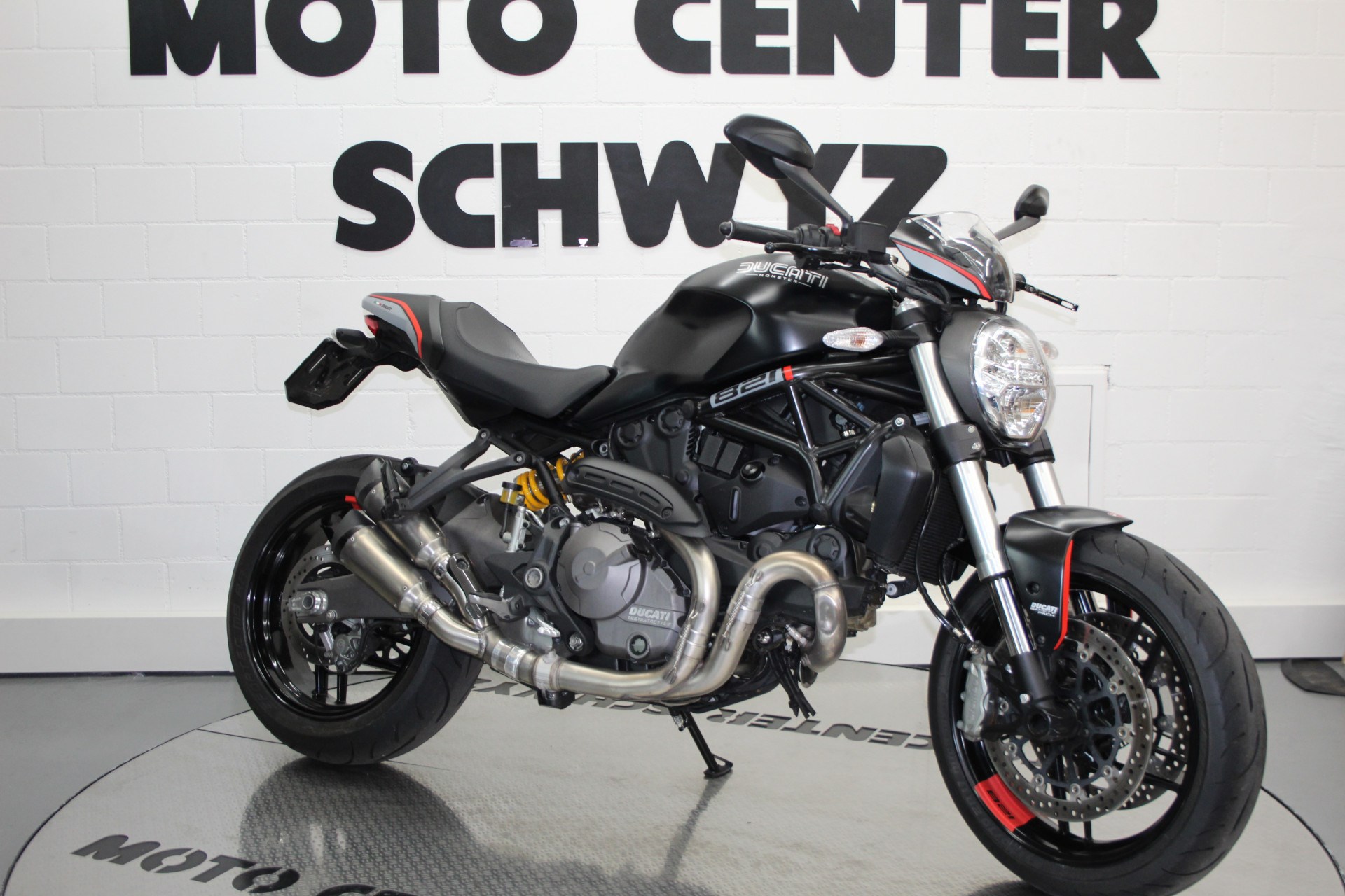 DUCATI Monster 821-showroom-element-1