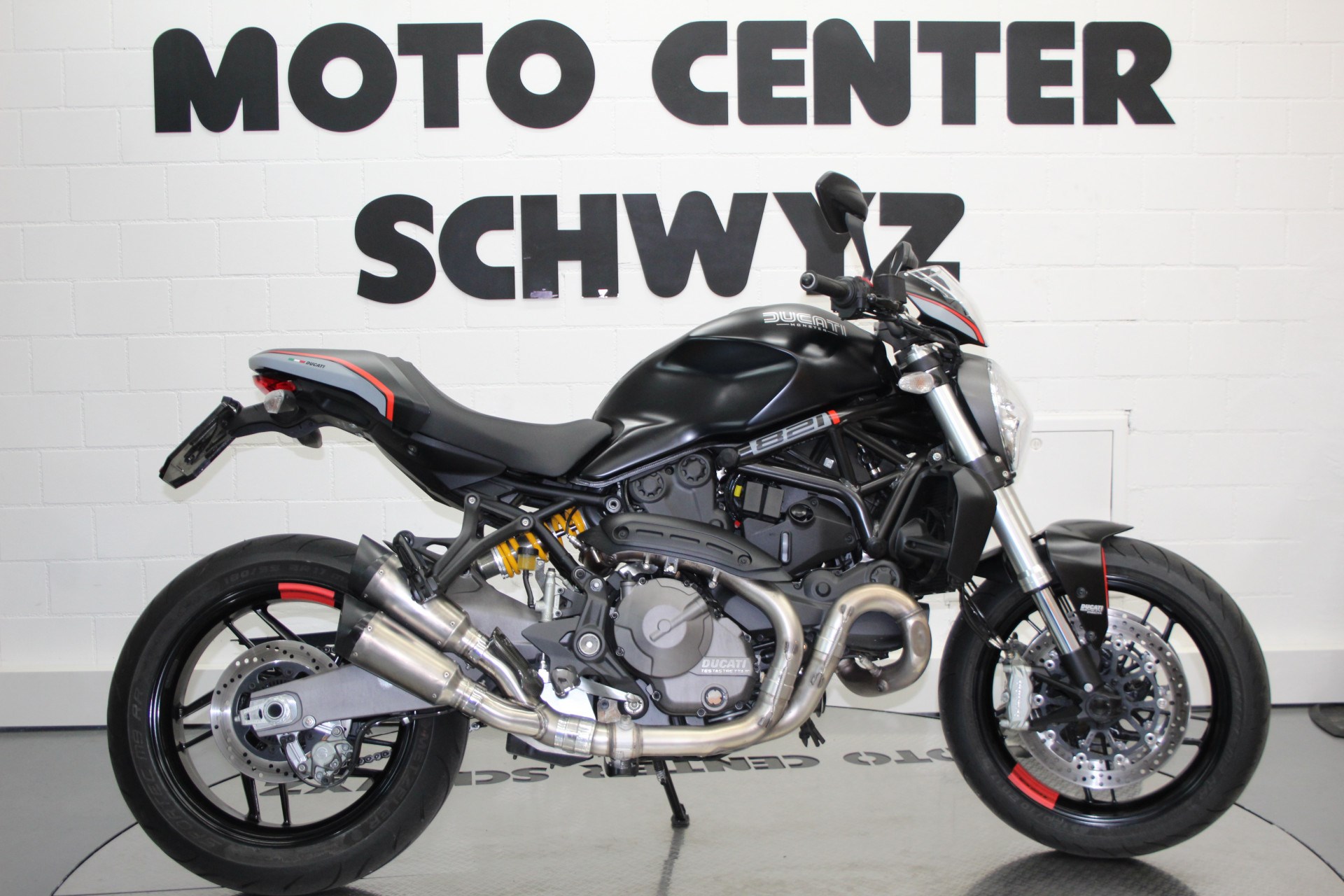 DUCATI Monster 821