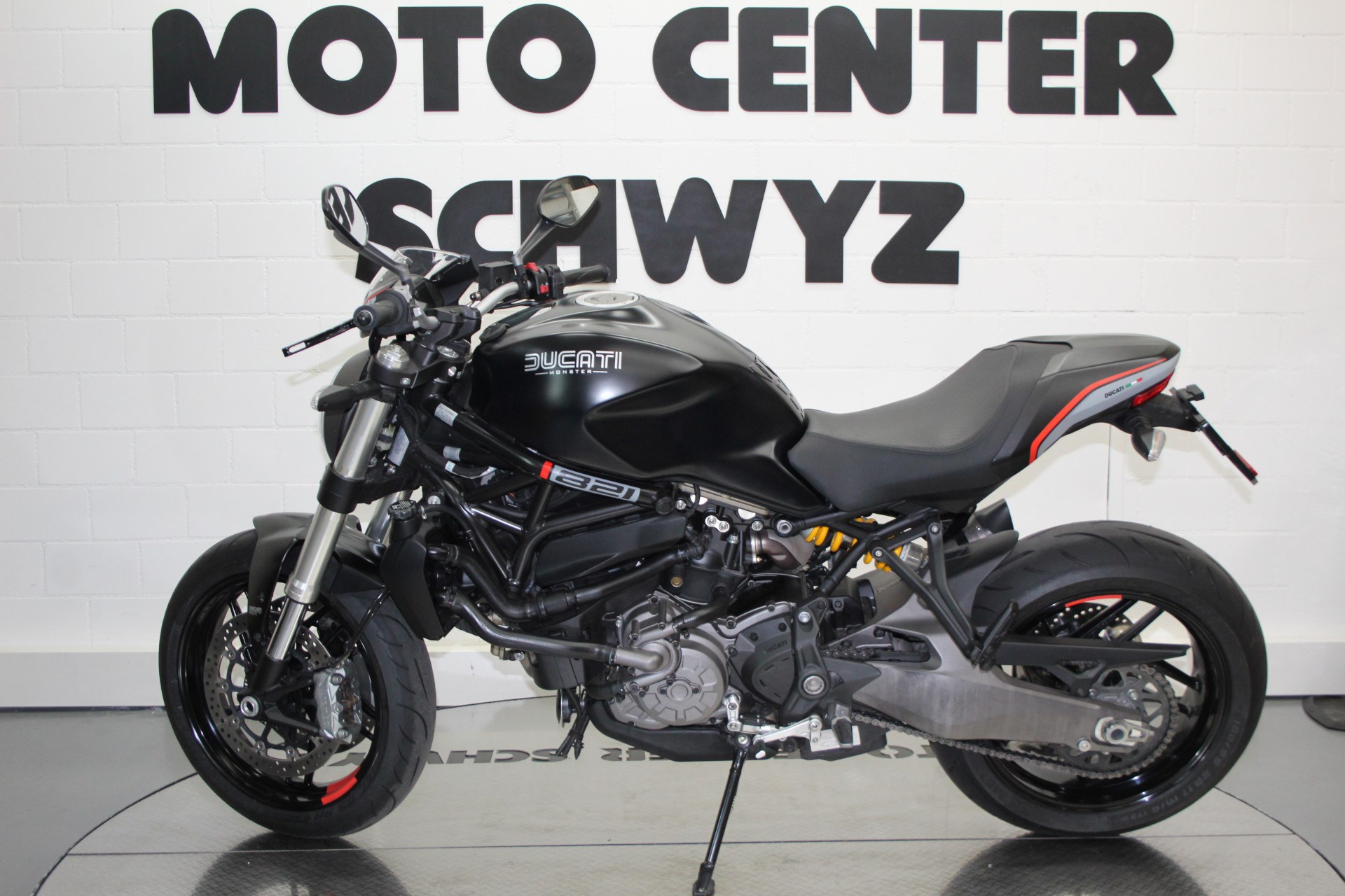 DUCATI Monster 821-image-4