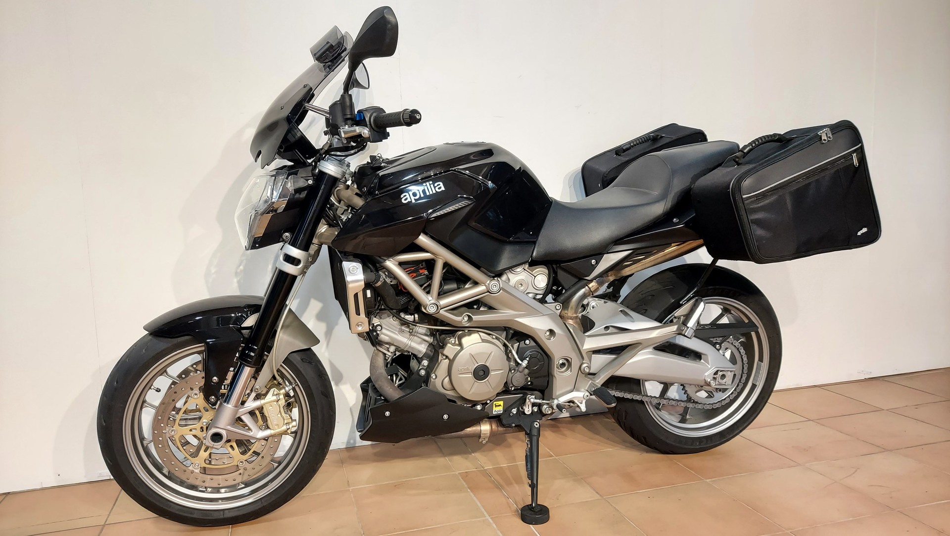 APRILIA SL 750 Shiver ABS-showroom-element-3