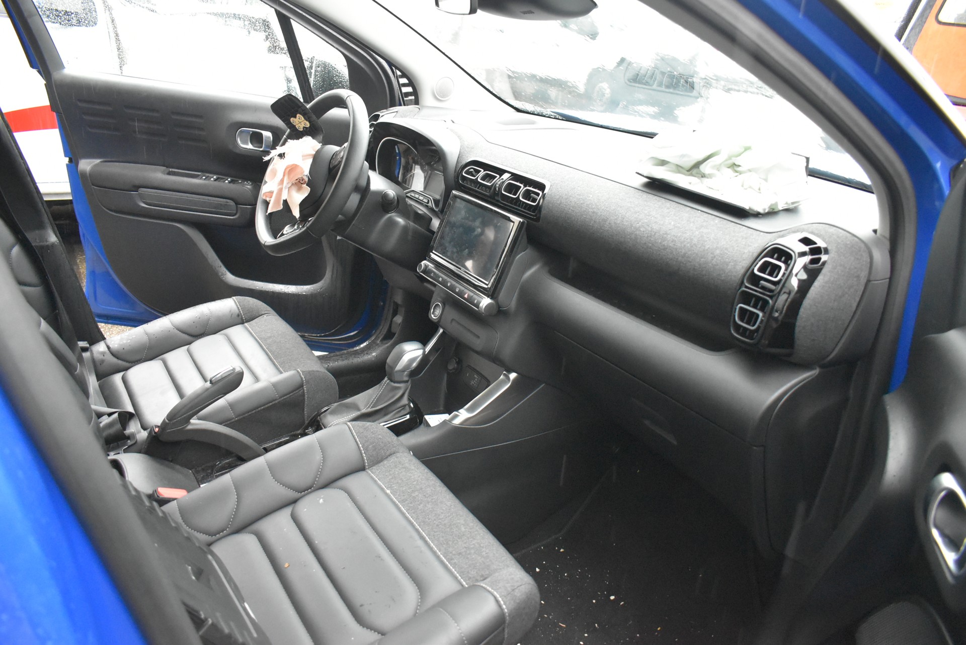 CITROEN C3 Aircross 1.2i PureTech Shine EAT6-image-1