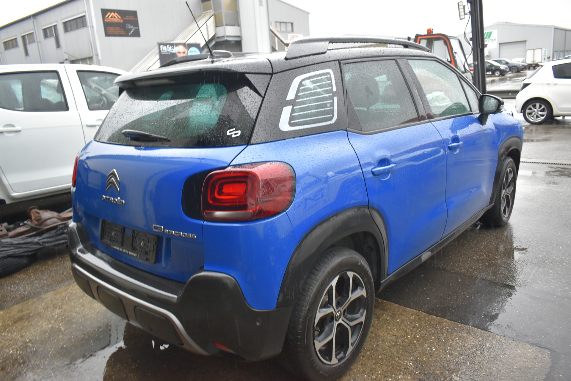 CITROEN C3 Aircross 1.2i PureTech Shine EAT6-image-4