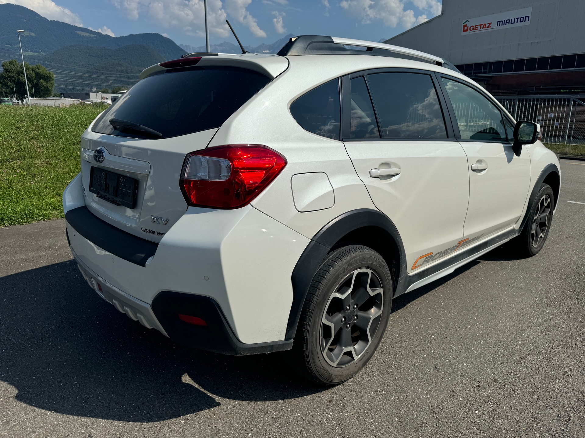 SUBARU XV 2.0 Swiss Three AWD CVT-image-2