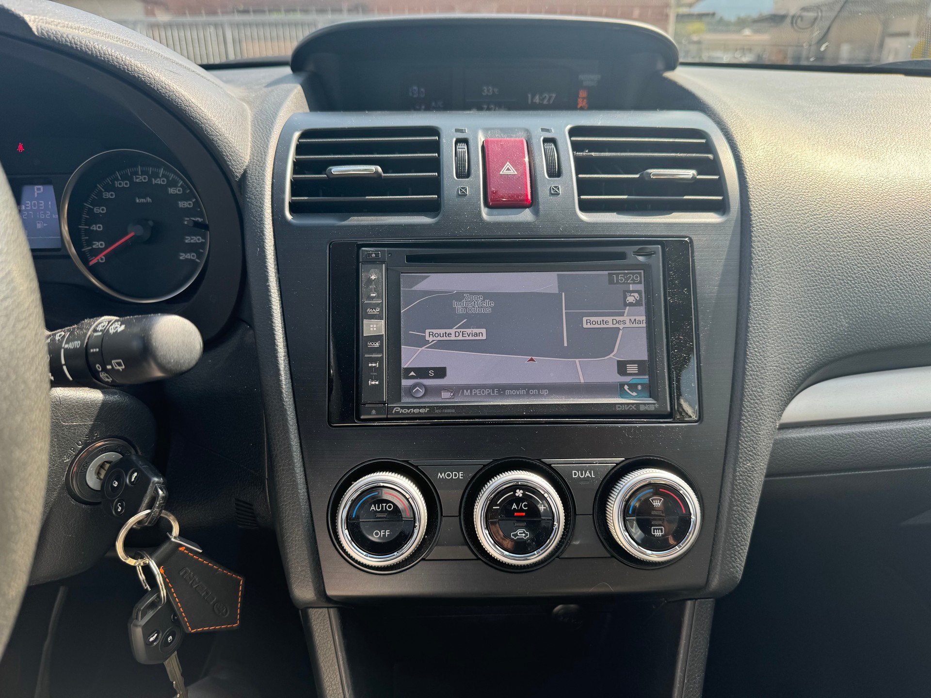 SUBARU XV 2.0 Swiss Three AWD CVT-image-12