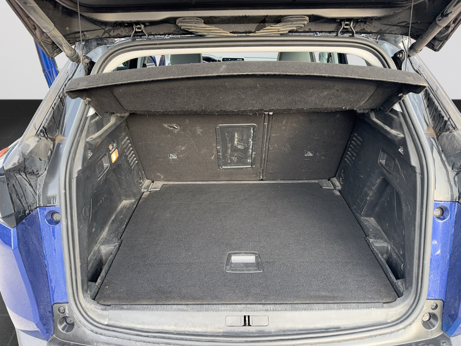 PEUGEOT 3008 1.5 BlueHDi Allure-image-12
