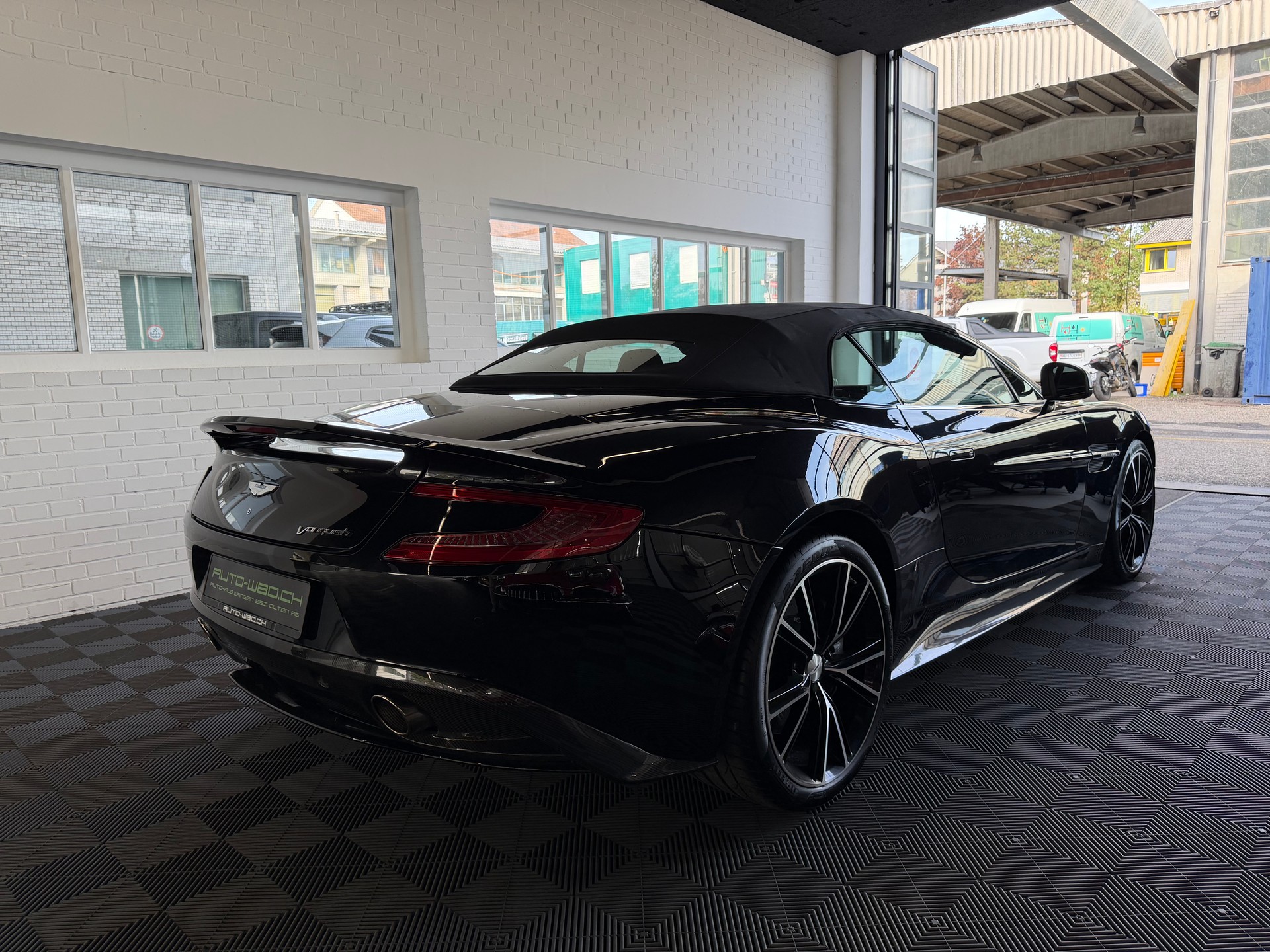 ASTON MARTIN Vanquish Volante V12 5.9-48 Touchtronic 2-image-2