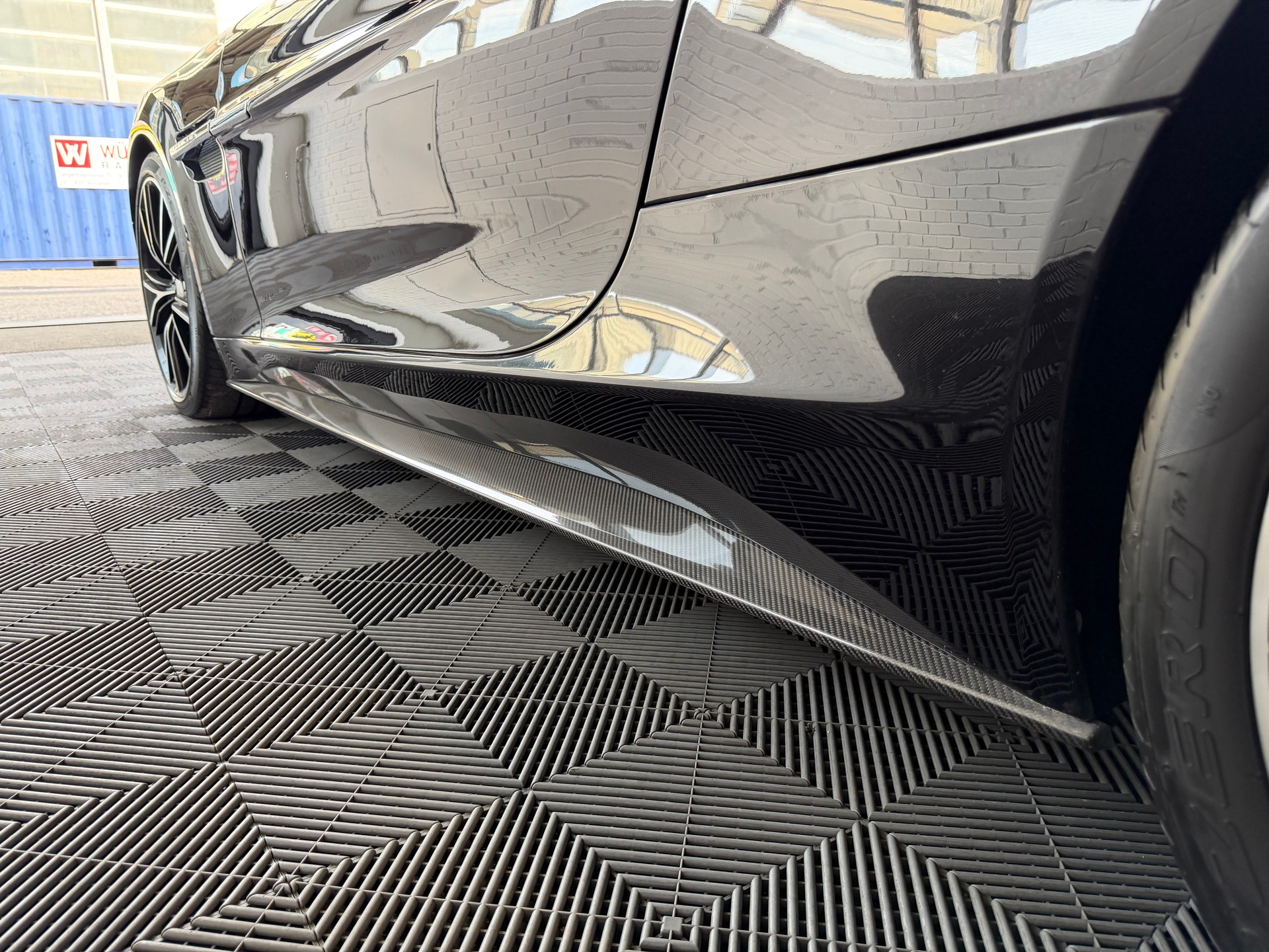 ASTON MARTIN Vanquish Volante V12 5.9-48 Touchtronic 2-image-23