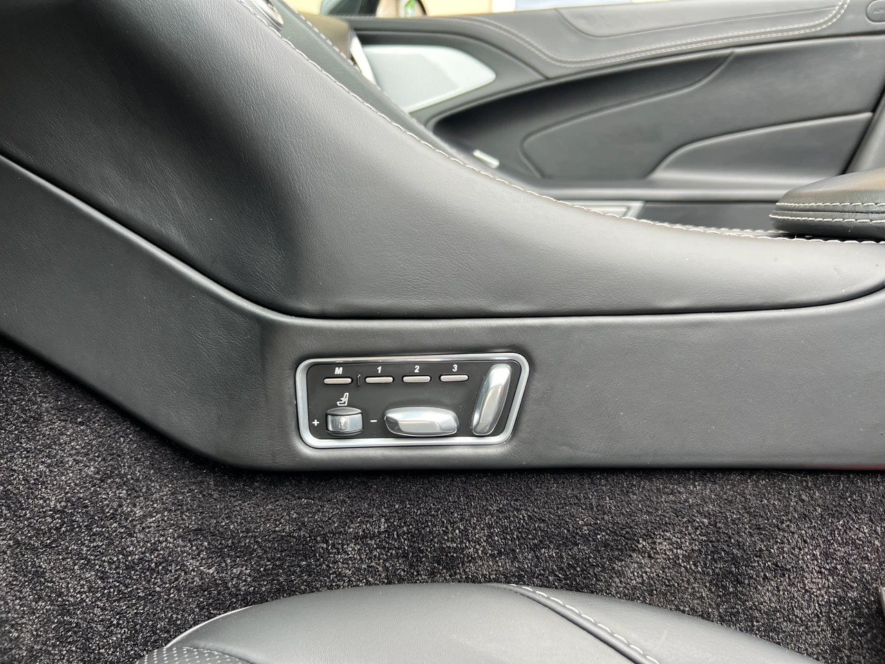 ASTON MARTIN Vanquish Volante V12 5.9-48 Touchtronic 2-image-19
