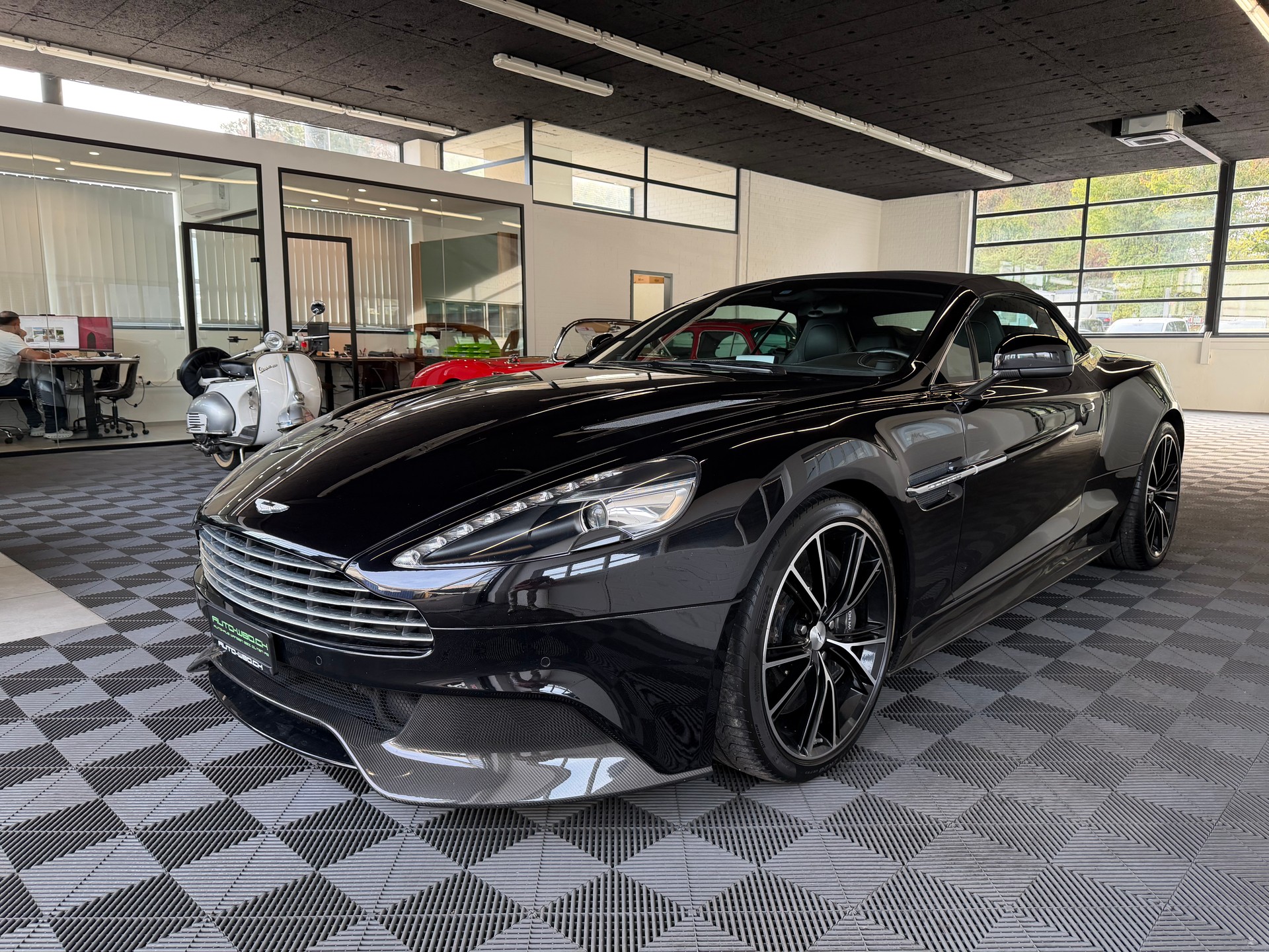 ASTON MARTIN Vanquish Volante V12 5.9-48 Touchtronic 2-image-5