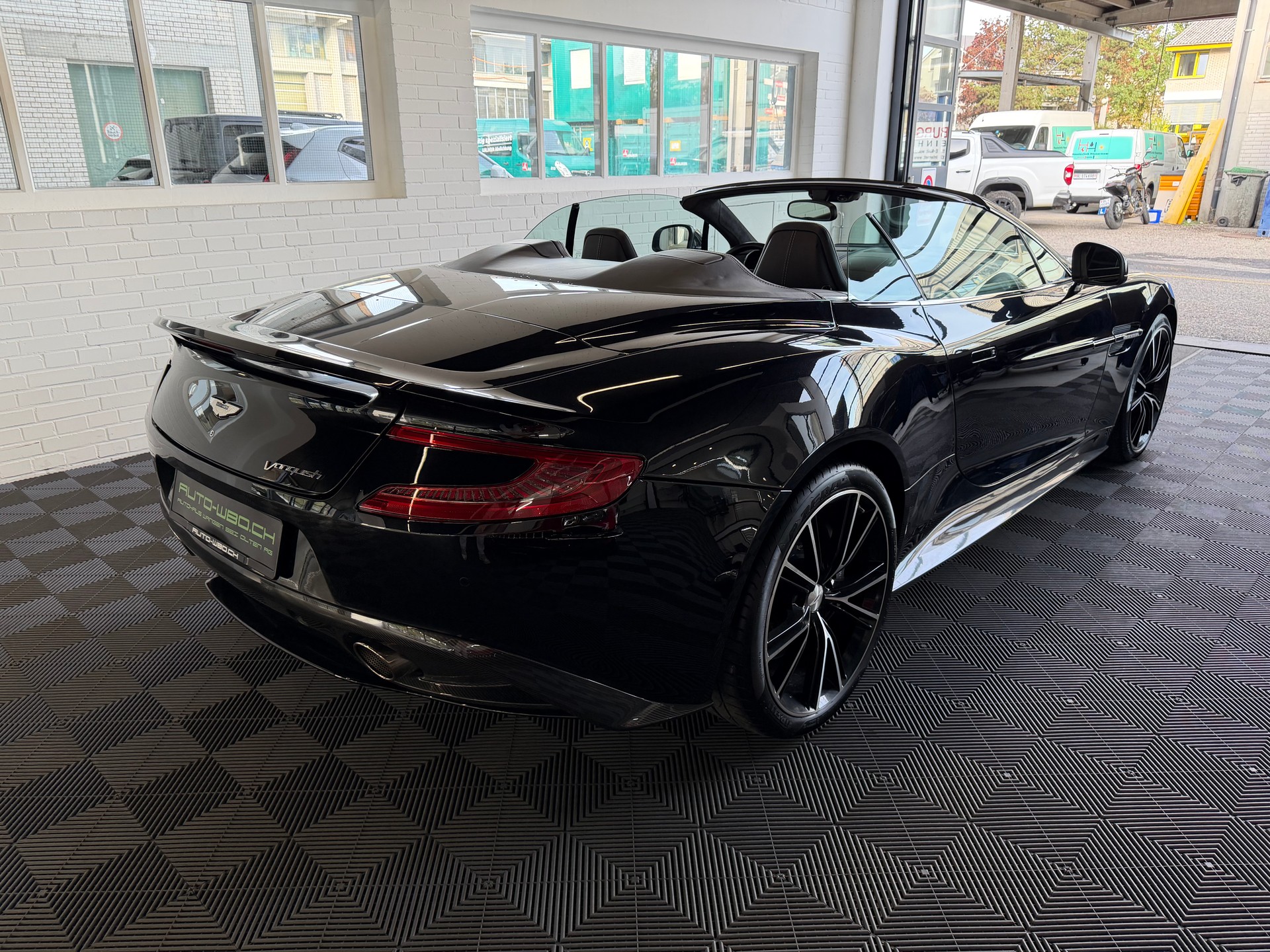 ASTON MARTIN Vanquish Volante V12 5.9-48 Touchtronic 2-image-9