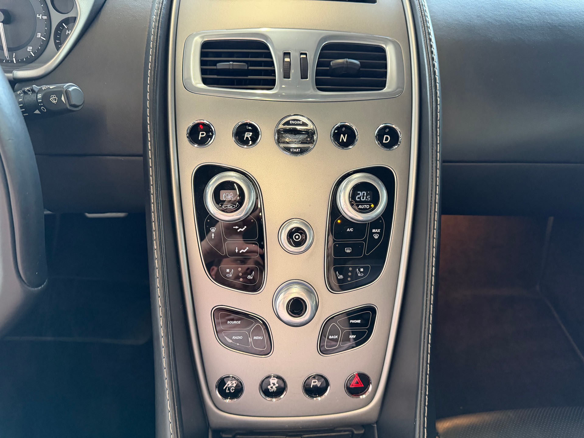 ASTON MARTIN Vanquish Volante V12 5.9-48 Touchtronic 2-image-21