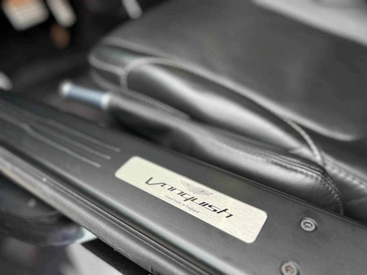 ASTON MARTIN Vanquish Volante V12 5.9-48 Touchtronic 2-image-20