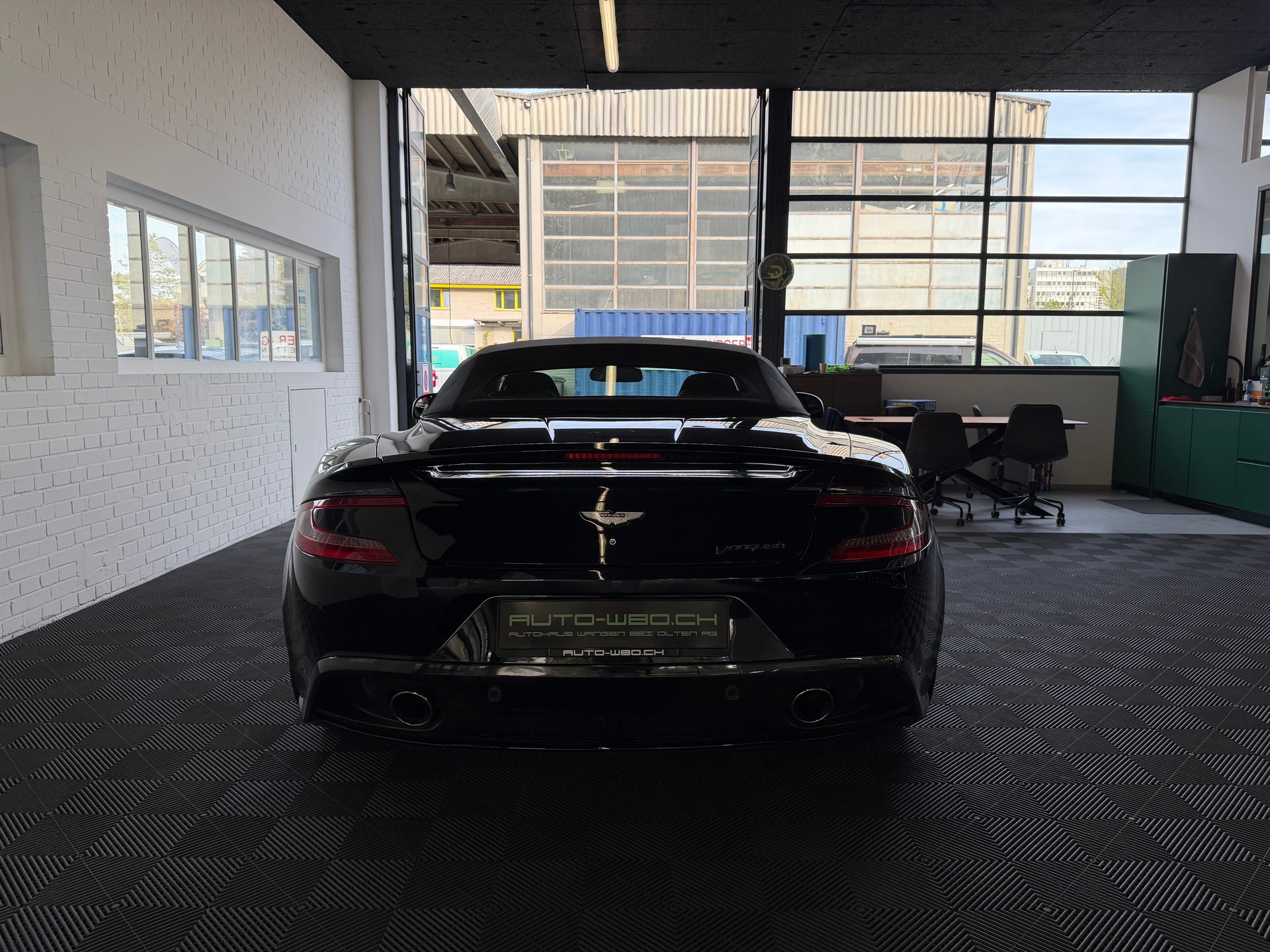 ASTON MARTIN Vanquish Volante V12 5.9-48 Touchtronic 2-image-3