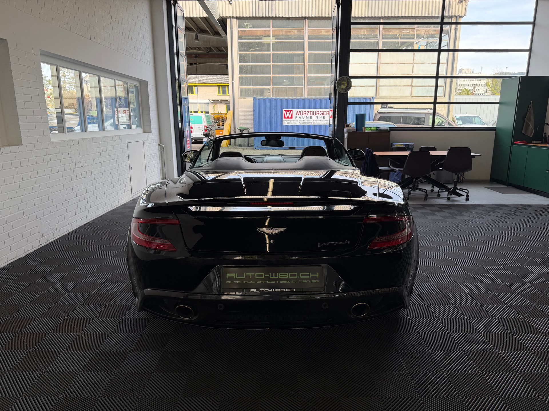 ASTON MARTIN Vanquish Volante V12 5.9-48 Touchtronic 2-image-10