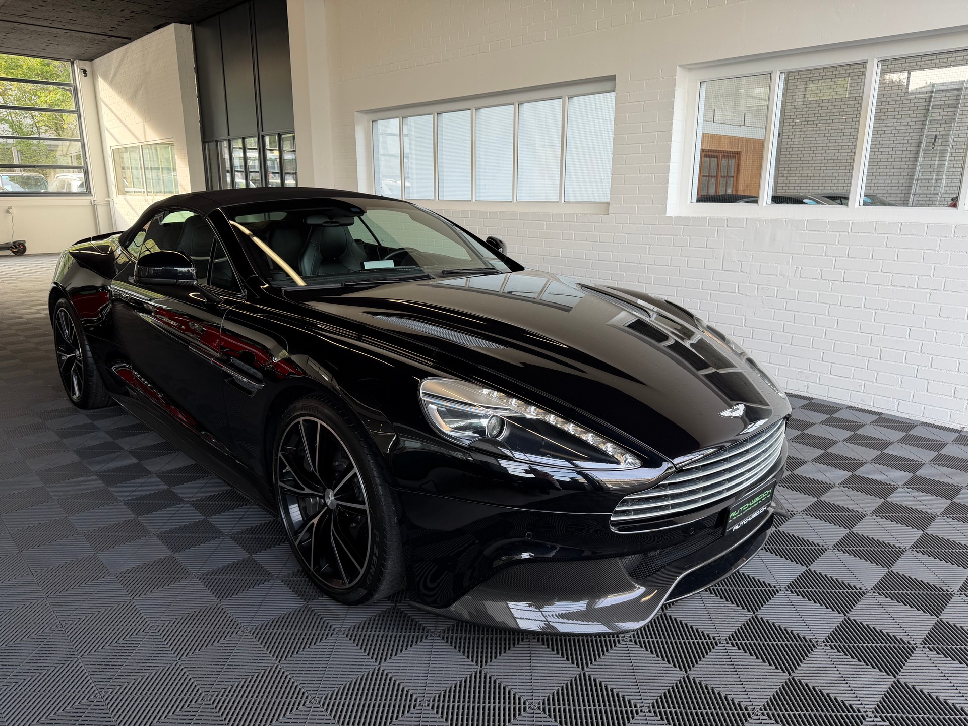ASTON MARTIN Vanquish Volante V12 5.9-48 Touchtronic 2-image-0