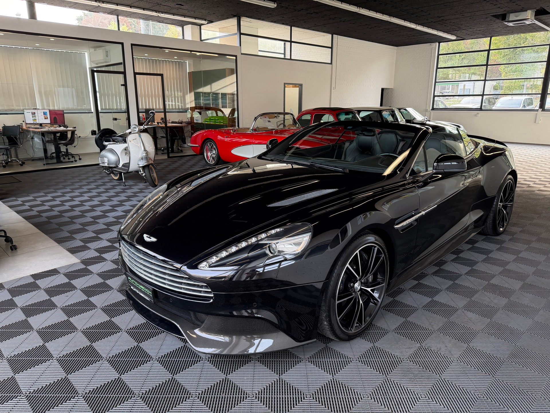 ASTON MARTIN Vanquish Volante V12 5.9-48 Touchtronic 2-image-12