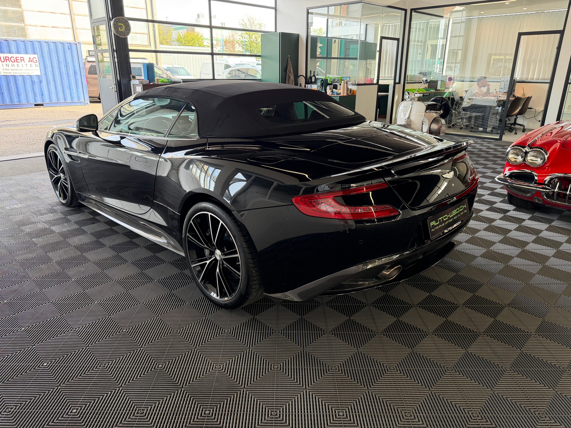 ASTON MARTIN Vanquish Volante V12 5.9-48 Touchtronic 2-image-4