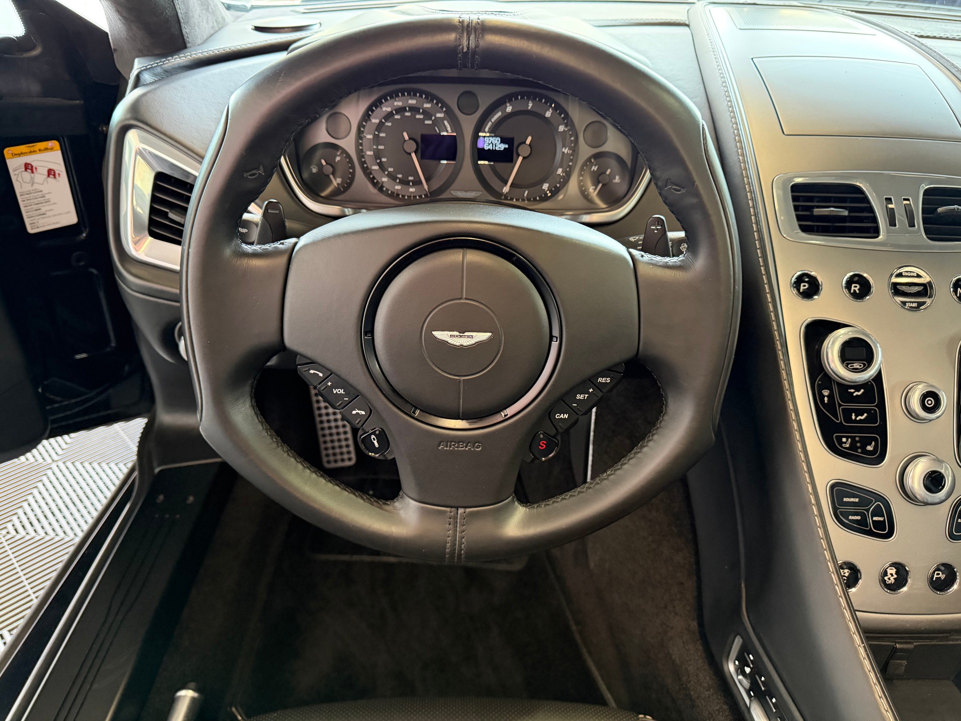 ASTON MARTIN Vanquish Volante V12 5.9-48 Touchtronic 2-image-18